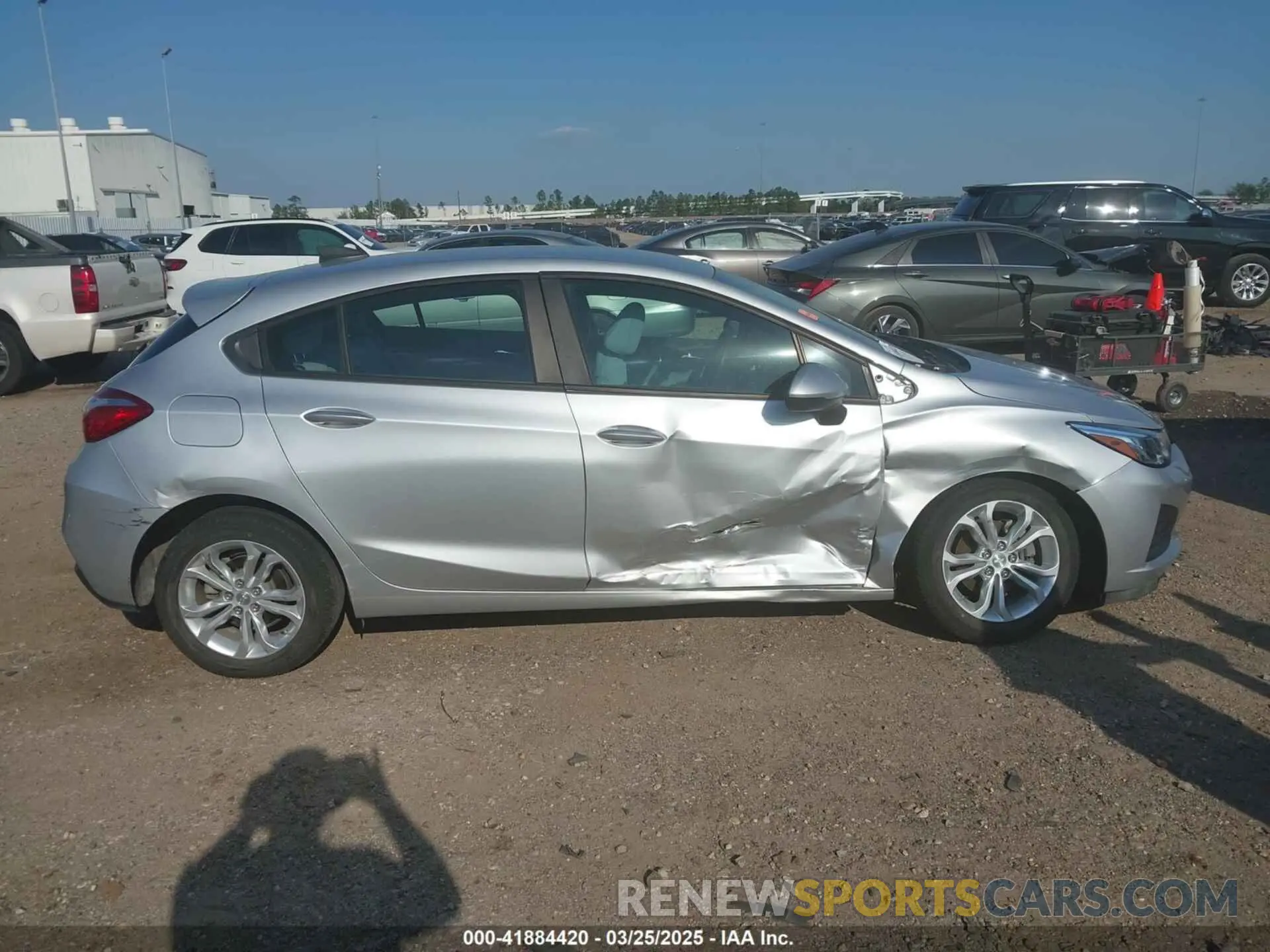 13 fotografías del automóvil dañado 3G1BC6SM7KS588888 CHEVROLET CRUZE 2019