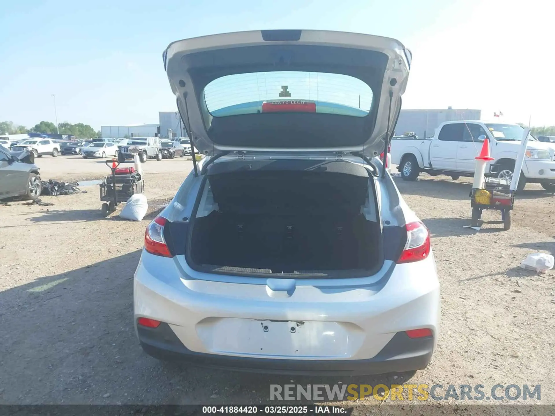 17 fotografías del automóvil dañado 3G1BC6SM7KS588888 CHEVROLET CRUZE 2019
