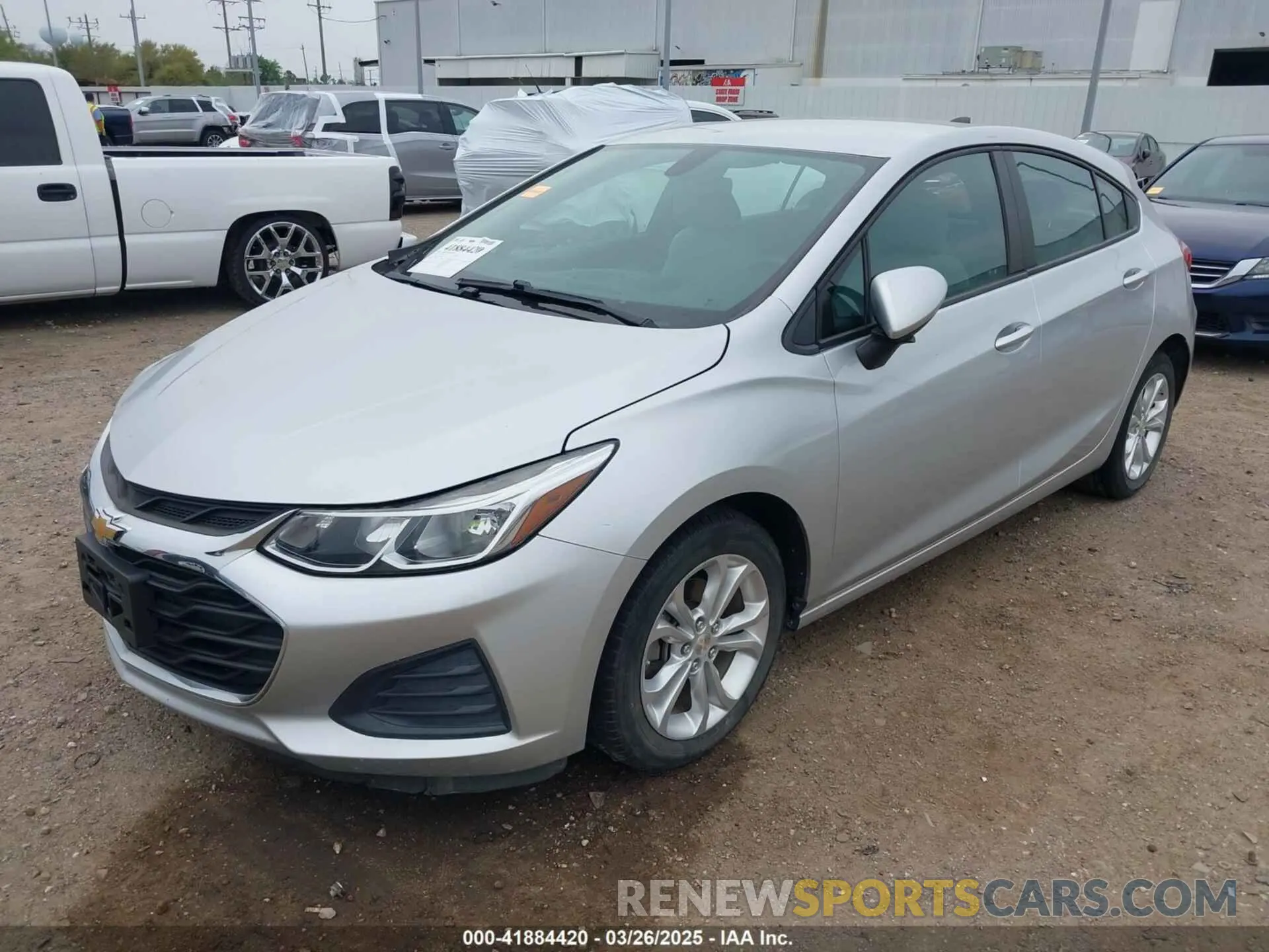 2 fotografías del automóvil dañado 3G1BC6SM7KS588888 CHEVROLET CRUZE 2019