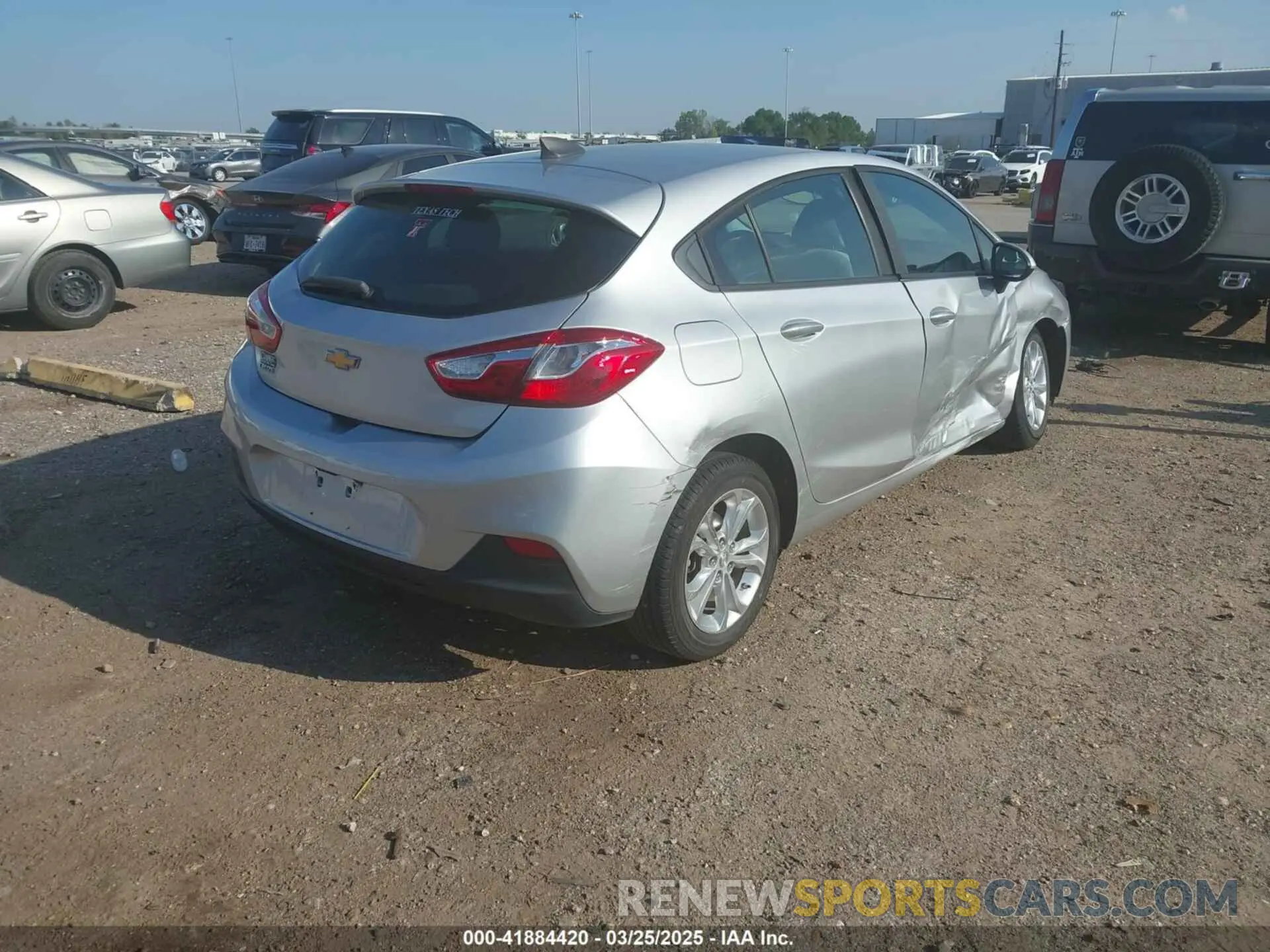 4 fotografías del automóvil dañado 3G1BC6SM7KS588888 CHEVROLET CRUZE 2019