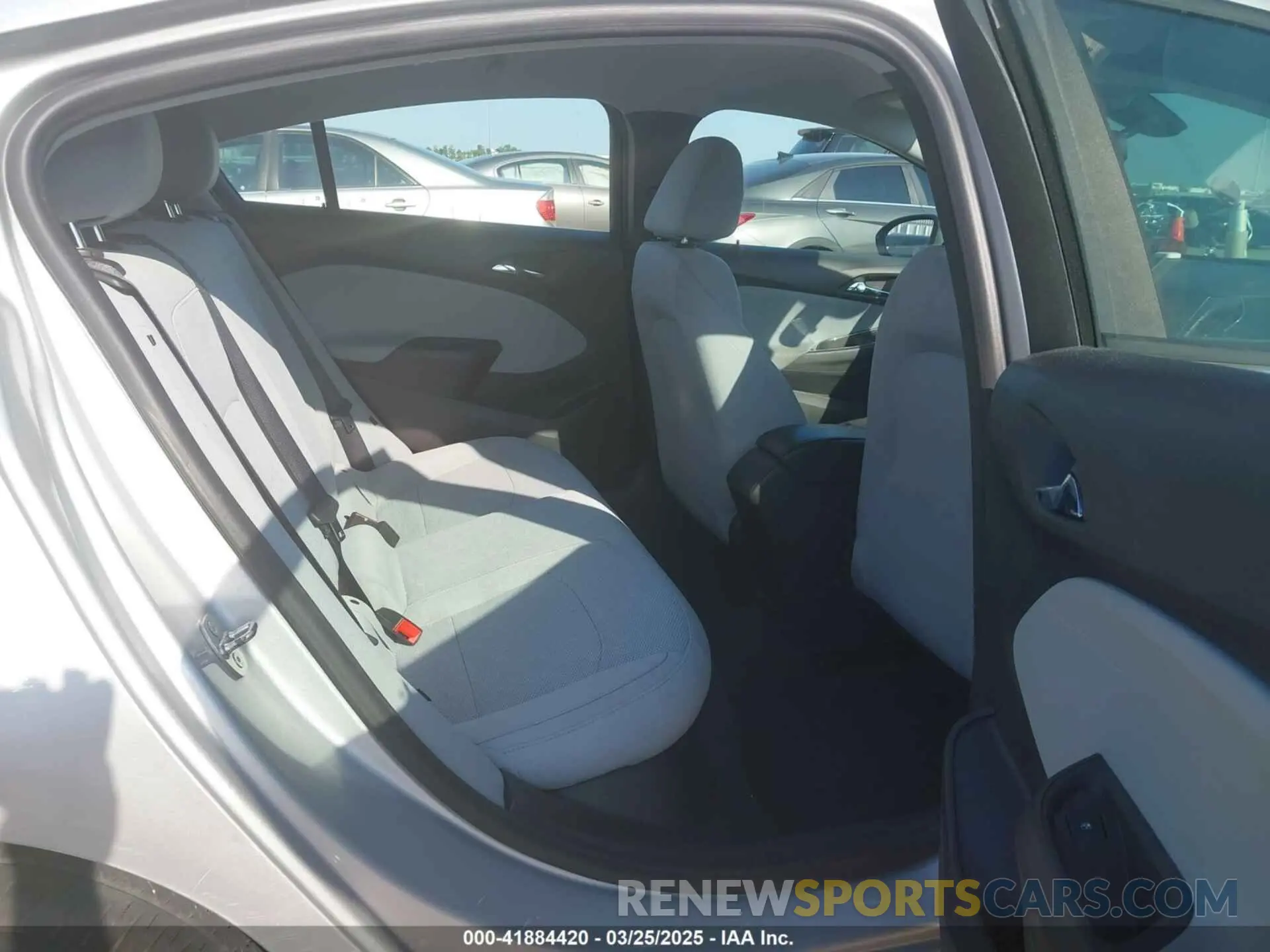 8 fotografías del automóvil dañado 3G1BC6SM7KS588888 CHEVROLET CRUZE 2019