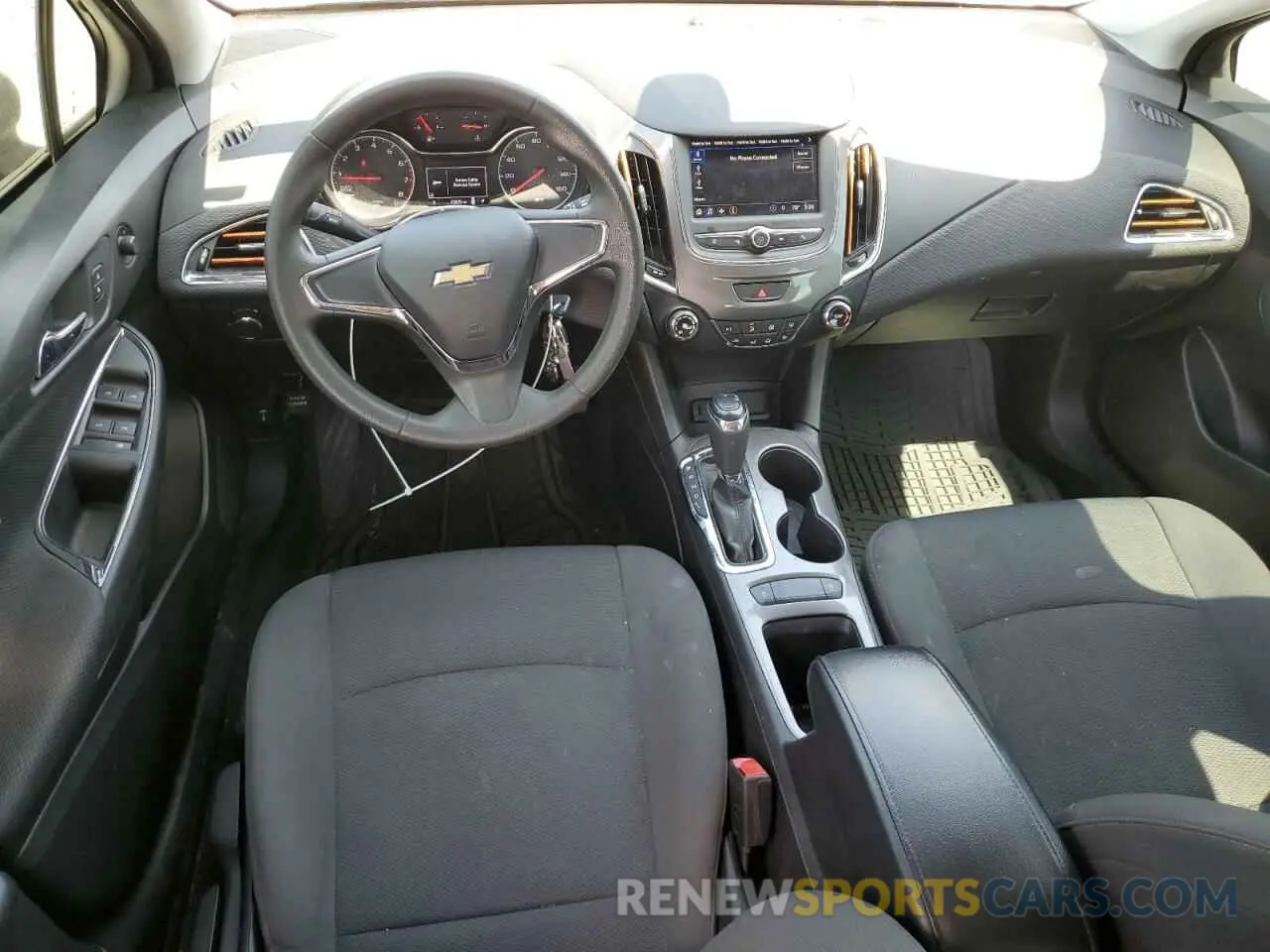 8 fotografías del automóvil dañado 3G1BC6SM8KS614639 CHEVROLET CRUZE 2019
