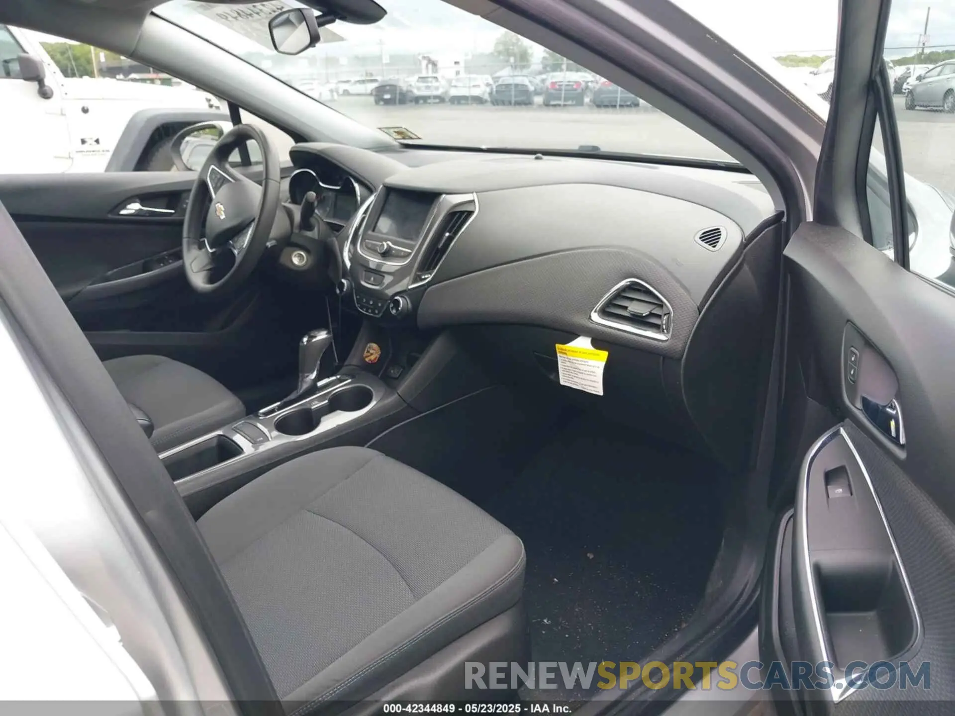 5 fotografías del automóvil dañado 3G1BE6SM0KS524394 CHEVROLET CRUZE 2019