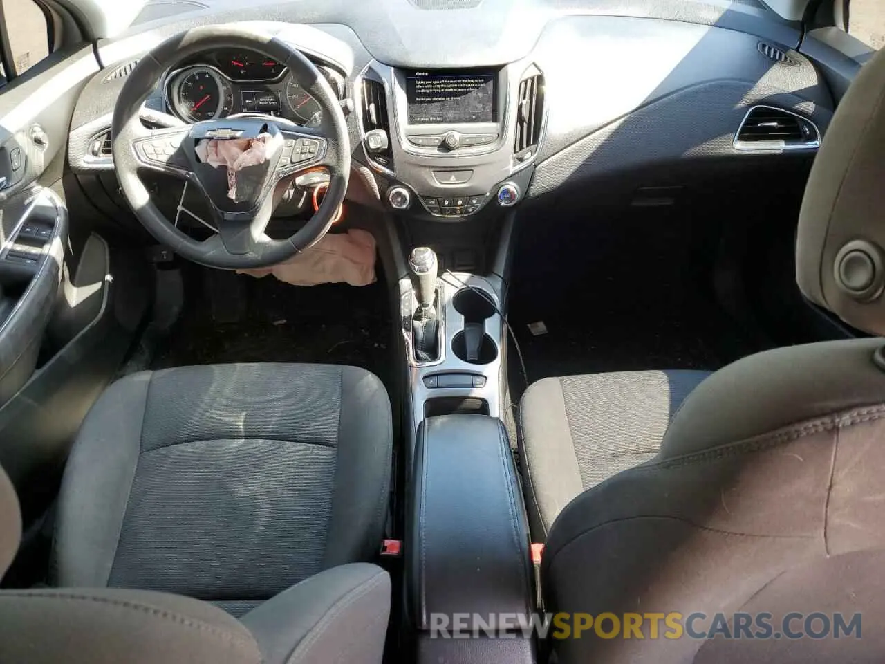 8 fotografías del automóvil dañado 3G1BE6SM2KS570311 CHEVROLET CRUZE 2019