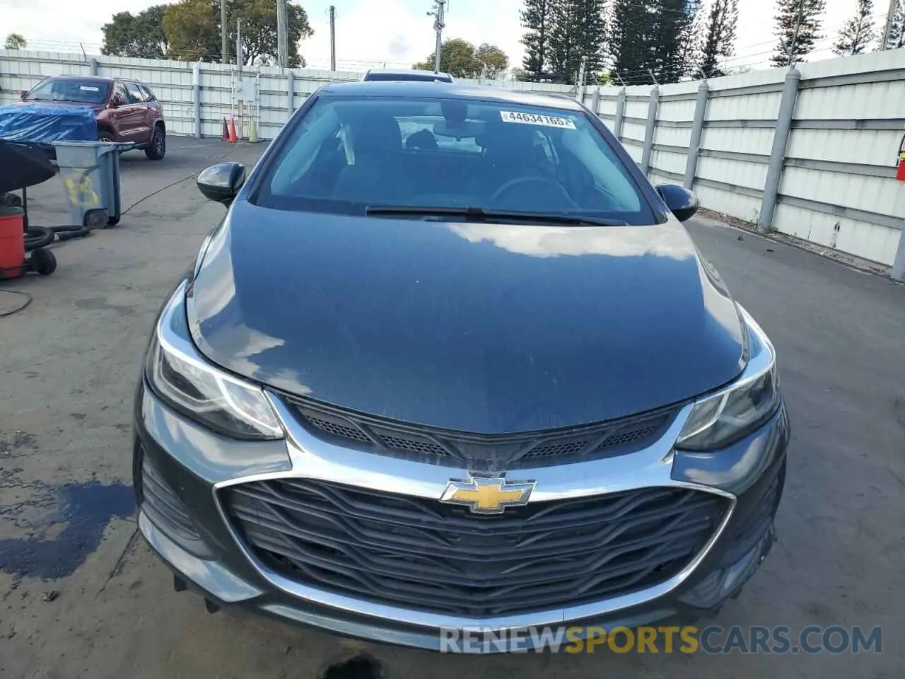 5 fotografías del automóvil dañado 3G1BE6SM3KS540881 CHEVROLET CRUZE 2019
