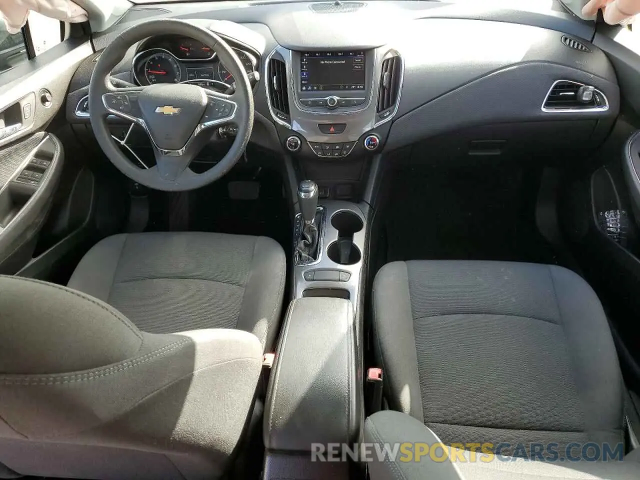 8 fotografías del automóvil dañado 3G1BE6SM3KS540881 CHEVROLET CRUZE 2019