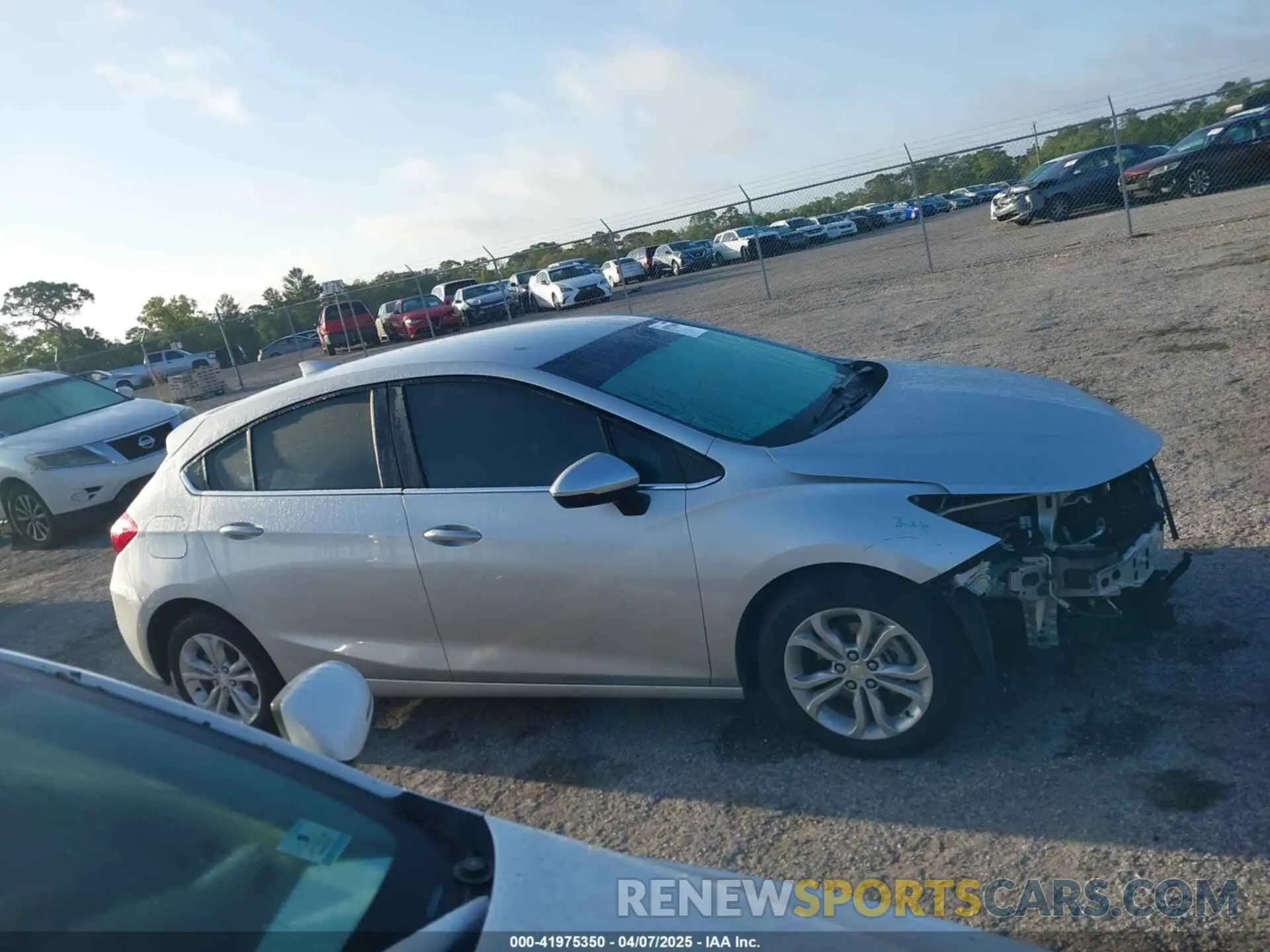 14 fotografías del automóvil dañado 3G1BE6SM3KS548527 CHEVROLET CRUZE 2019