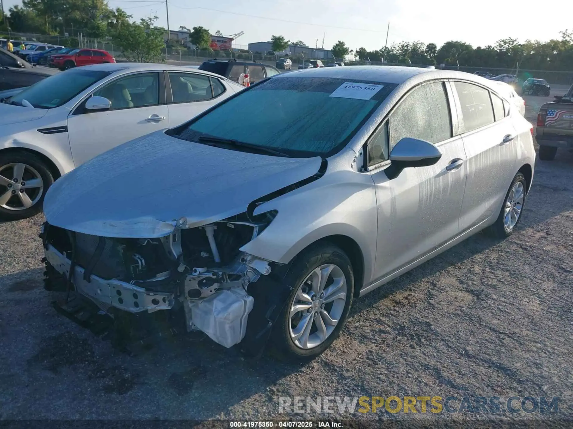 2 fotografías del automóvil dañado 3G1BE6SM3KS548527 CHEVROLET CRUZE 2019