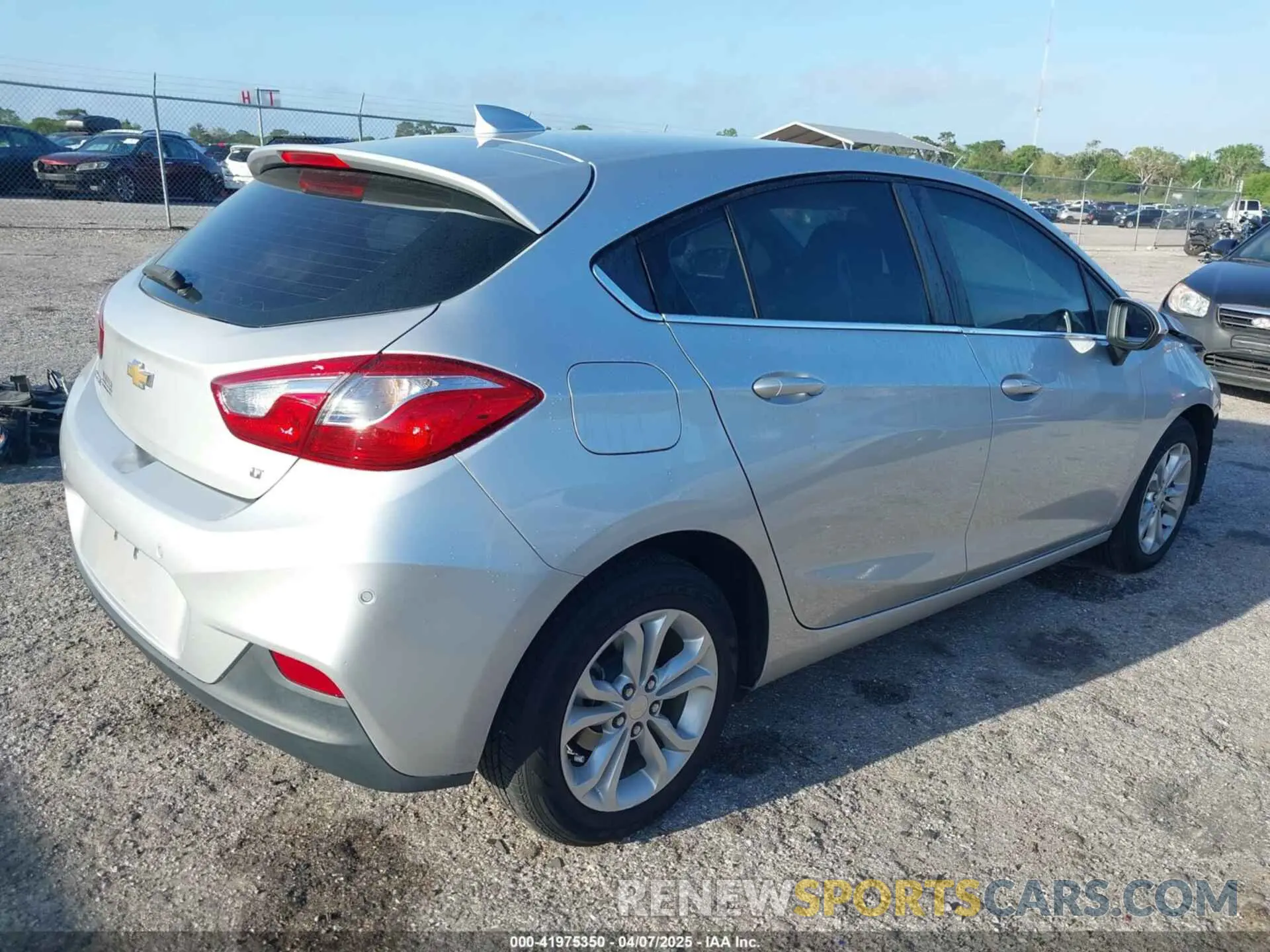 4 fotografías del automóvil dañado 3G1BE6SM3KS548527 CHEVROLET CRUZE 2019