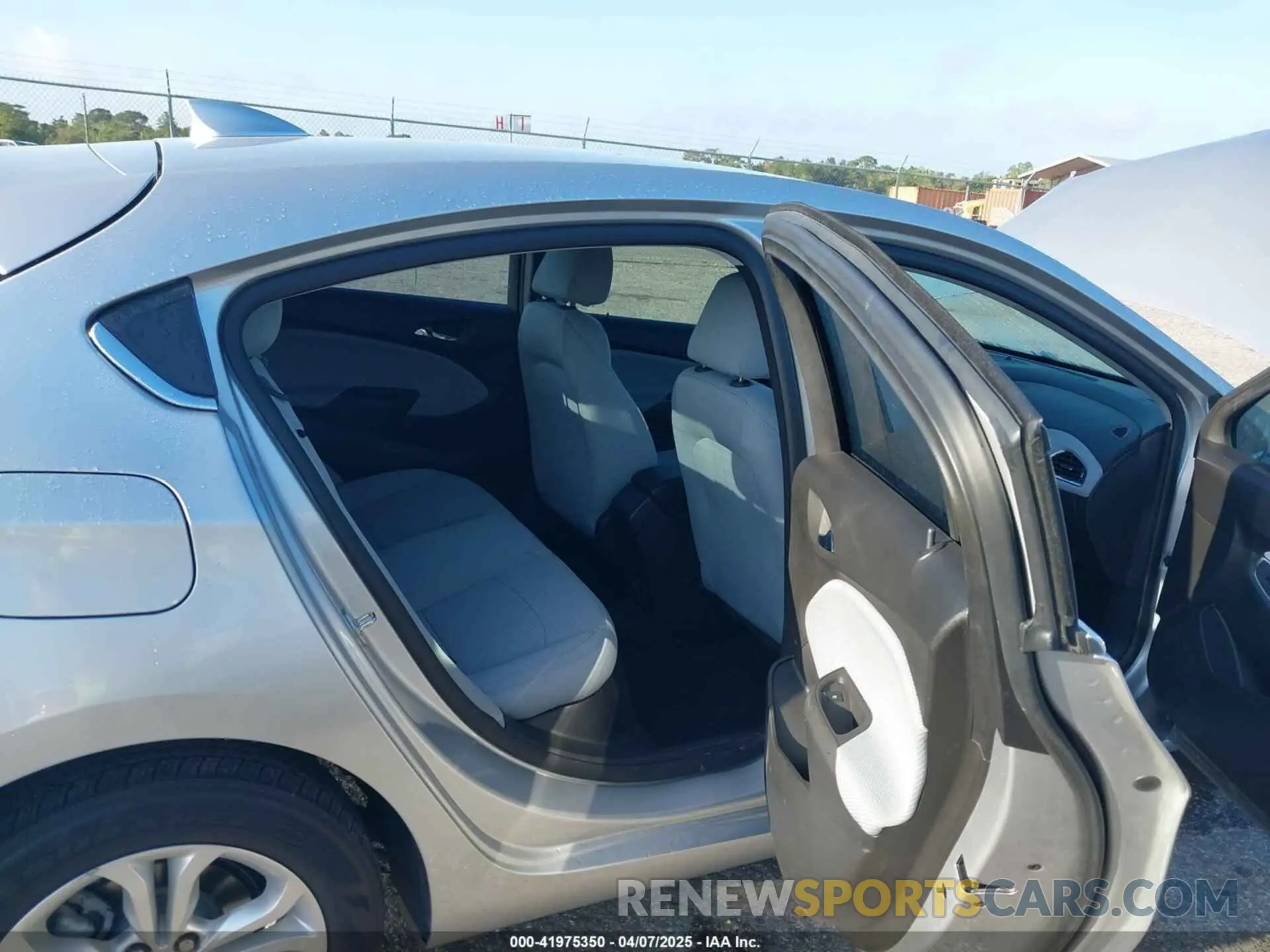8 fotografías del automóvil dañado 3G1BE6SM3KS548527 CHEVROLET CRUZE 2019