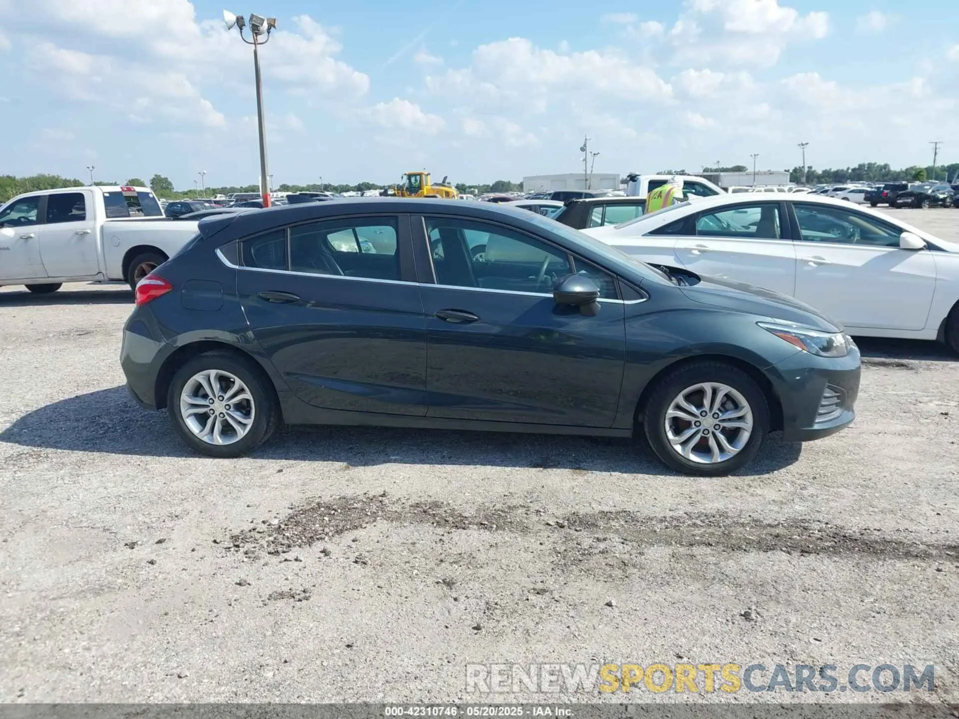13 fotografías del automóvil dañado 3G1BE6SM4KS542770 CHEVROLET CRUZE 2019