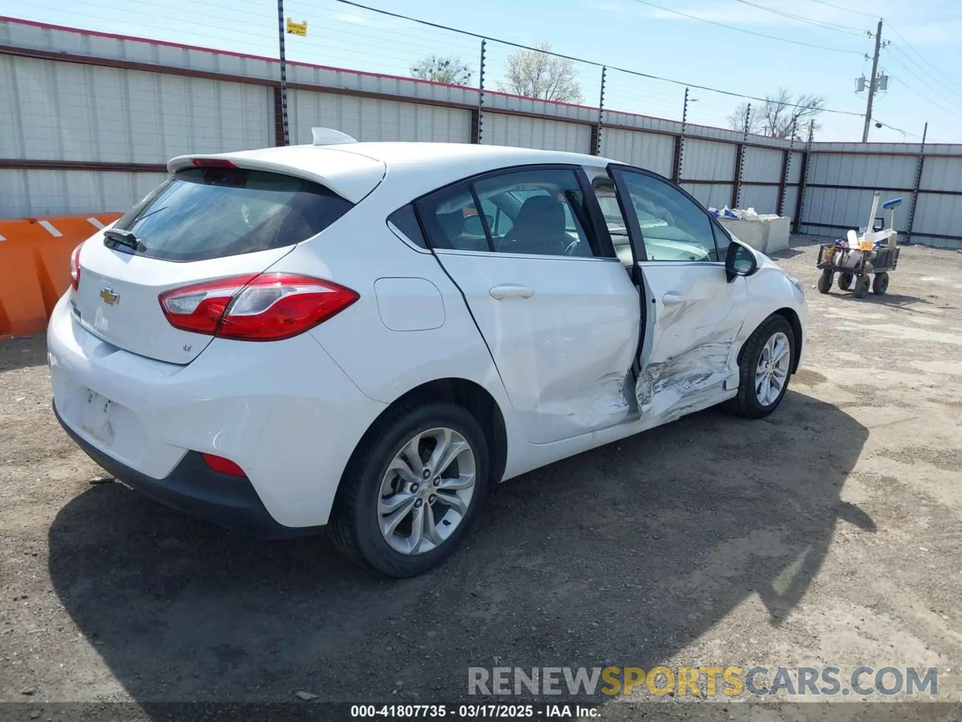 4 fotografías del automóvil dañado 3G1BE6SM7KS539118 CHEVROLET CRUZE 2019