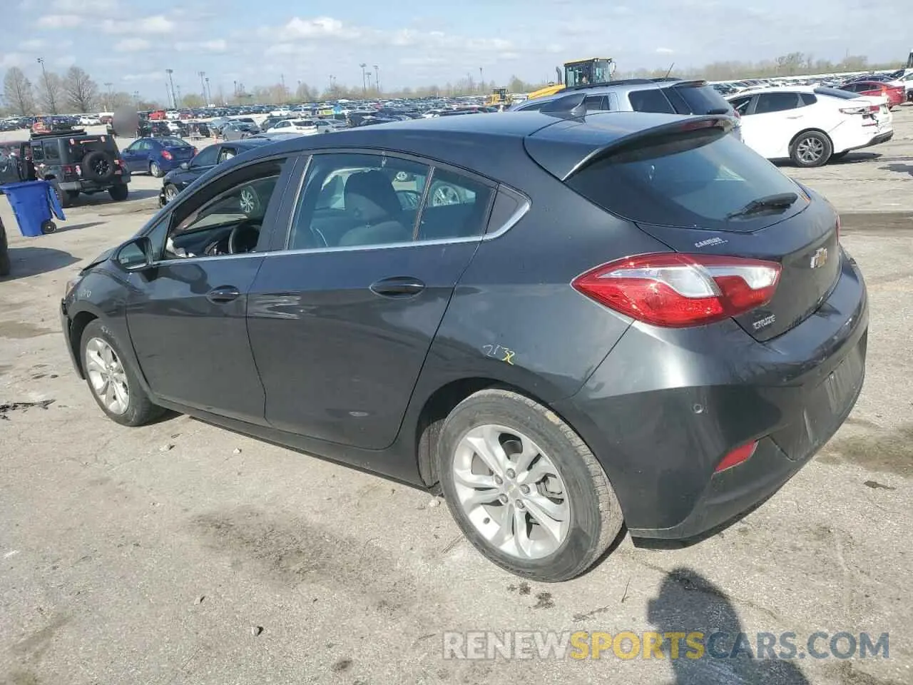 2 fotografías del automóvil dañado 3G1BE6SM8KS611041 CHEVROLET CRUZE 2019