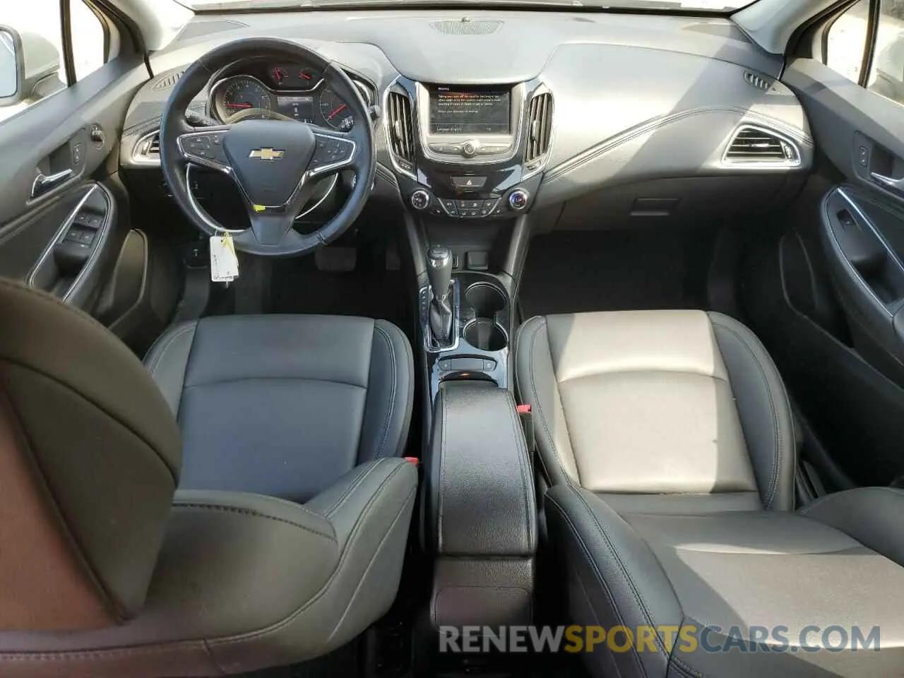 8 fotografías del automóvil dañado 3G1BF6SM1KS569549 CHEVROLET CRUZE 2019