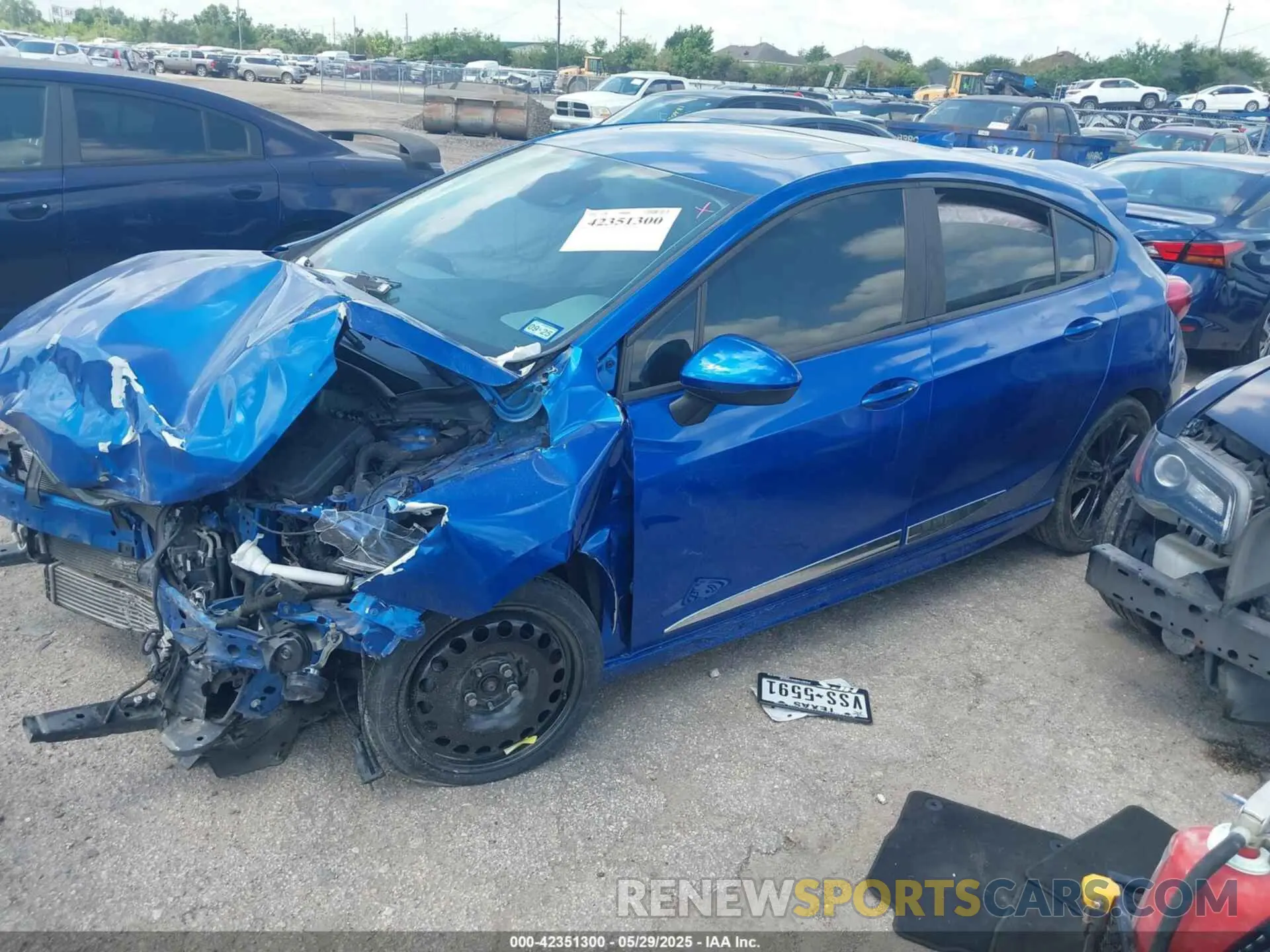 2 fotografías del automóvil dañado 3G1BF6SMXKS570523 CHEVROLET CRUZE 2019