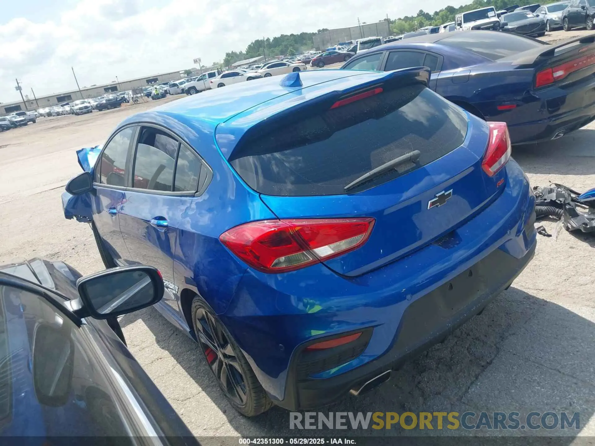 3 fotografías del automóvil dañado 3G1BF6SMXKS570523 CHEVROLET CRUZE 2019