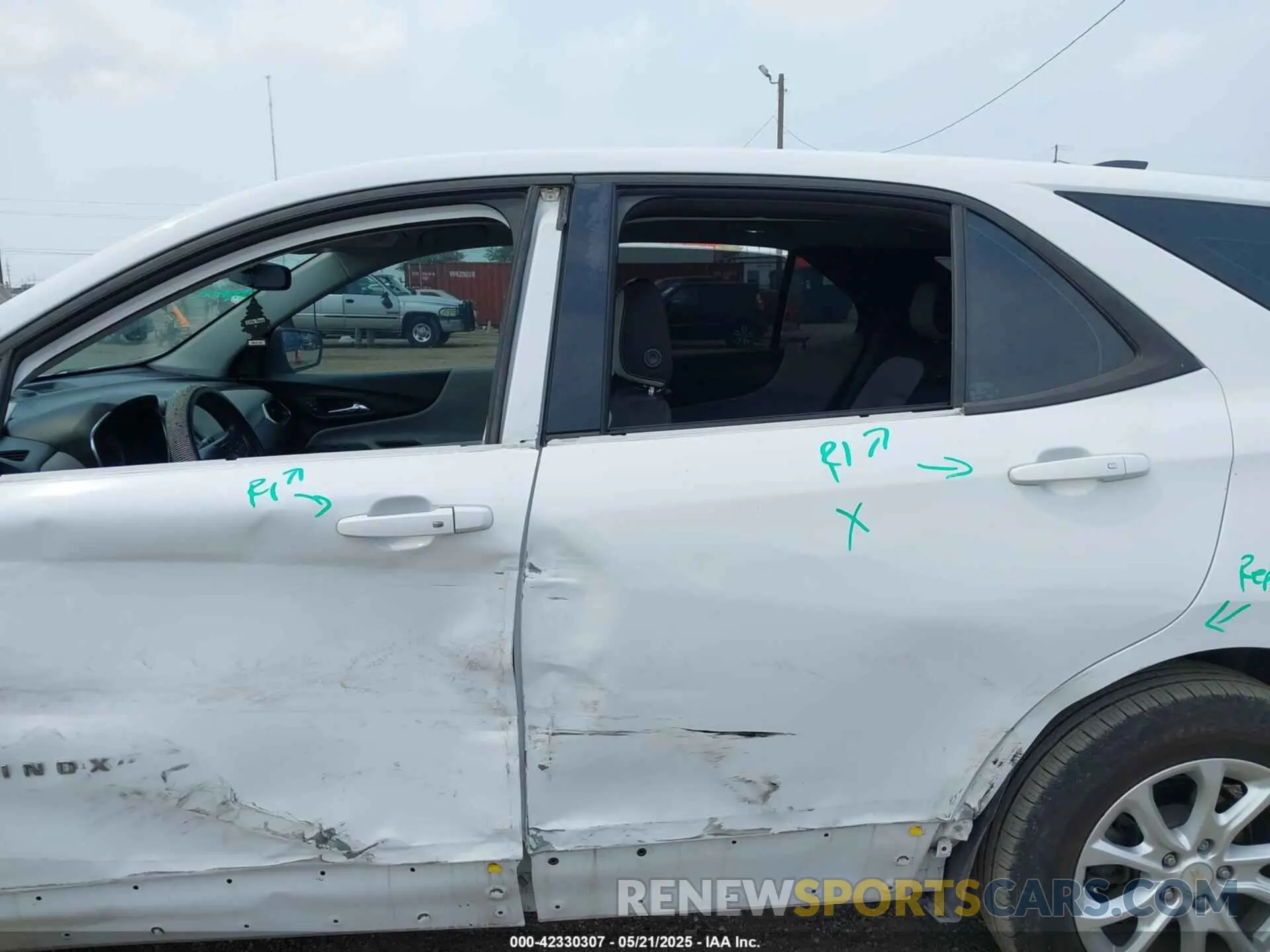 15 fotografías del automóvil dañado 2GNAXHEV0K6118103 CHEVROLET EQUINOX 2019