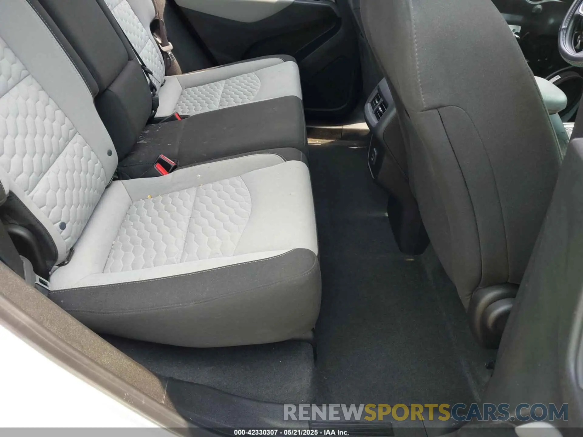 8 fotografías del automóvil dañado 2GNAXHEV0K6118103 CHEVROLET EQUINOX 2019
