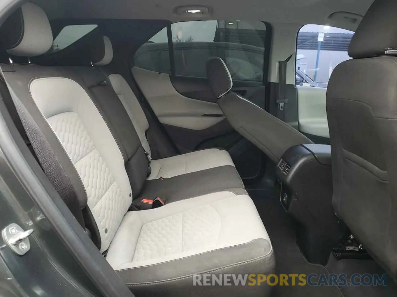 11 fotografías del automóvil dañado 2GNAXHEV2K6228814 CHEVROLET EQUINOX 2019