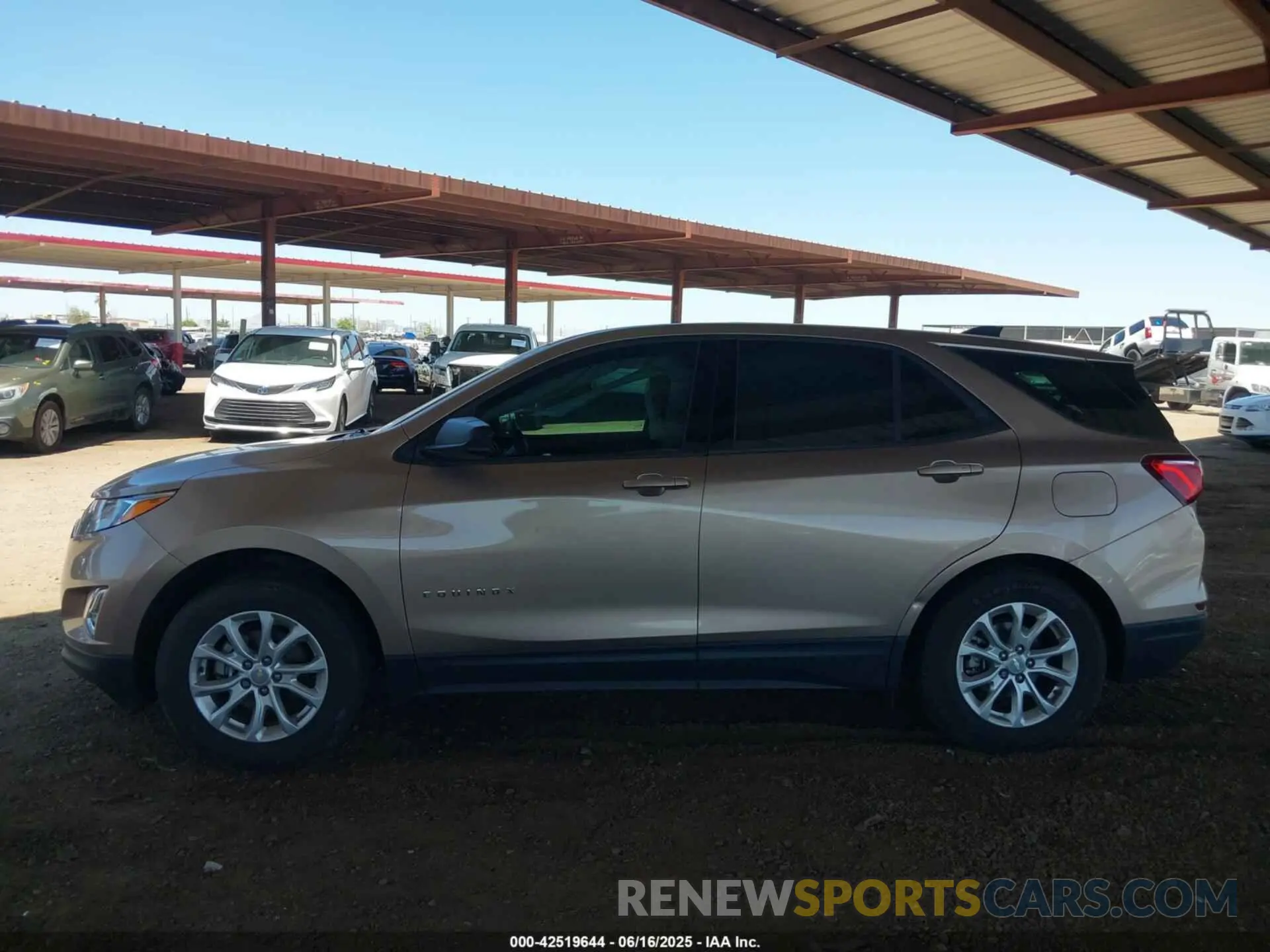 14 fotografías del automóvil dañado 2GNAXHEV3K6118743 CHEVROLET EQUINOX 2019