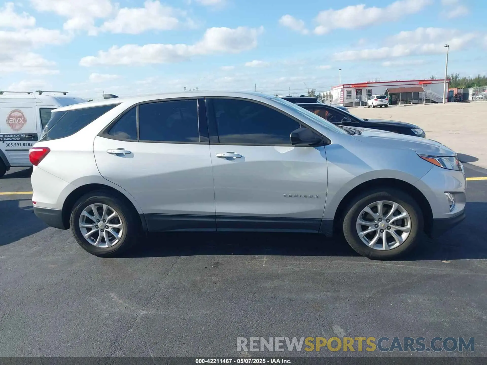 13 fotografías del automóvil dañado 2GNAXHEV3K6230992 CHEVROLET EQUINOX 2019