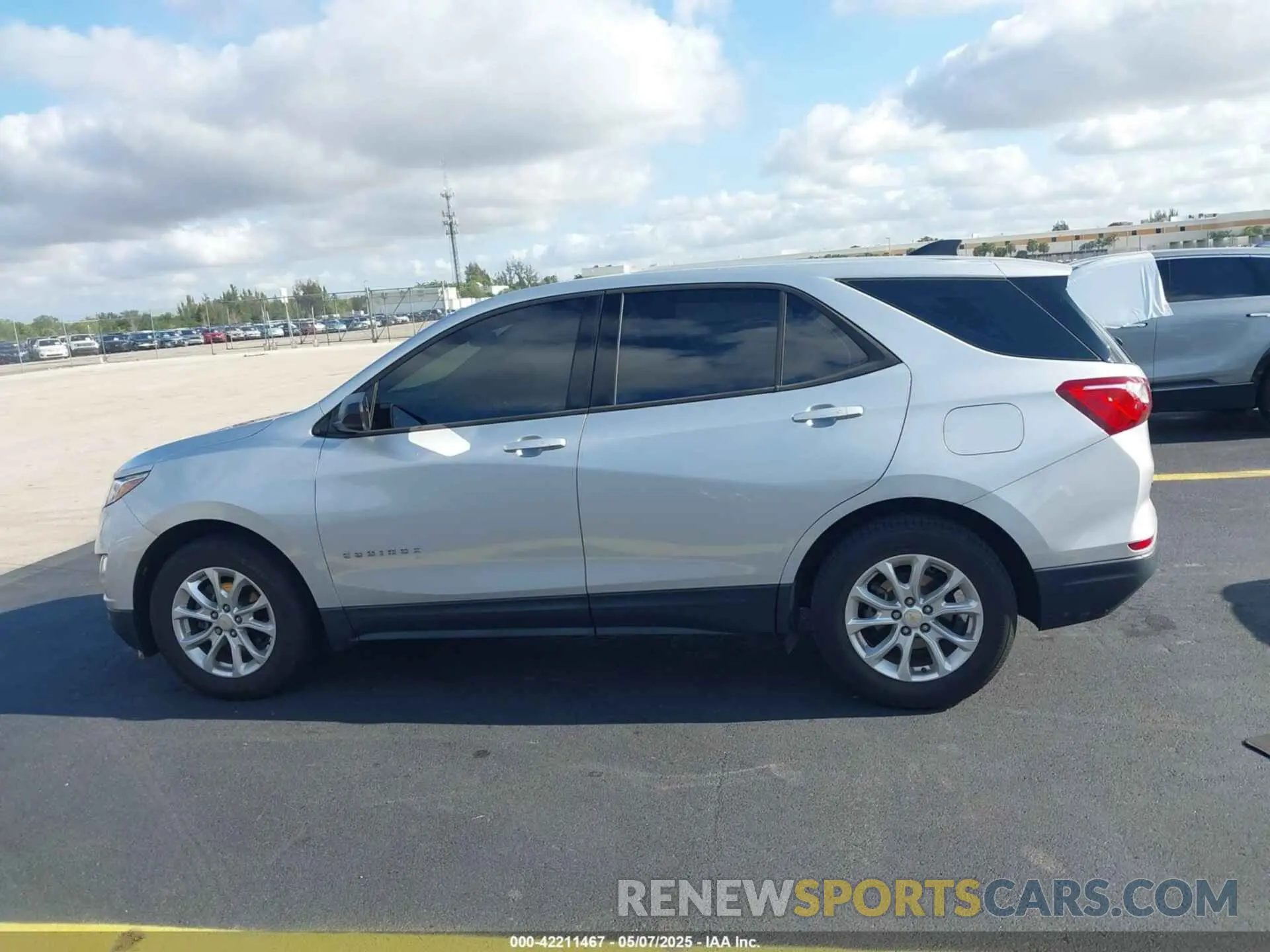 14 fotografías del automóvil dañado 2GNAXHEV3K6230992 CHEVROLET EQUINOX 2019