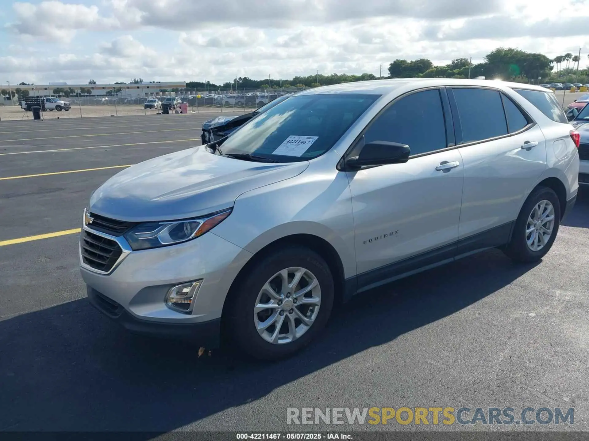 2 fotografías del automóvil dañado 2GNAXHEV3K6230992 CHEVROLET EQUINOX 2019
