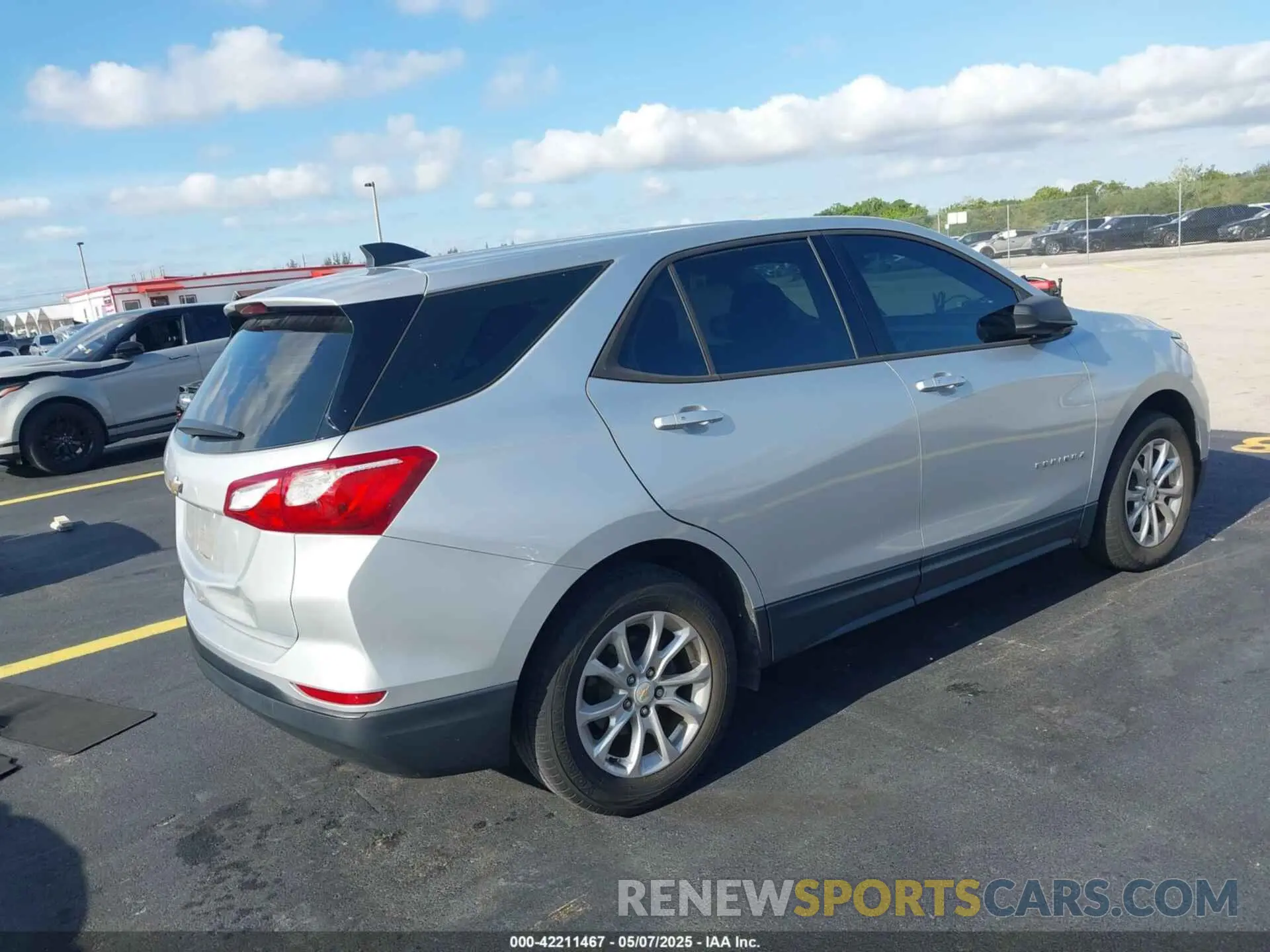 4 fotografías del automóvil dañado 2GNAXHEV3K6230992 CHEVROLET EQUINOX 2019