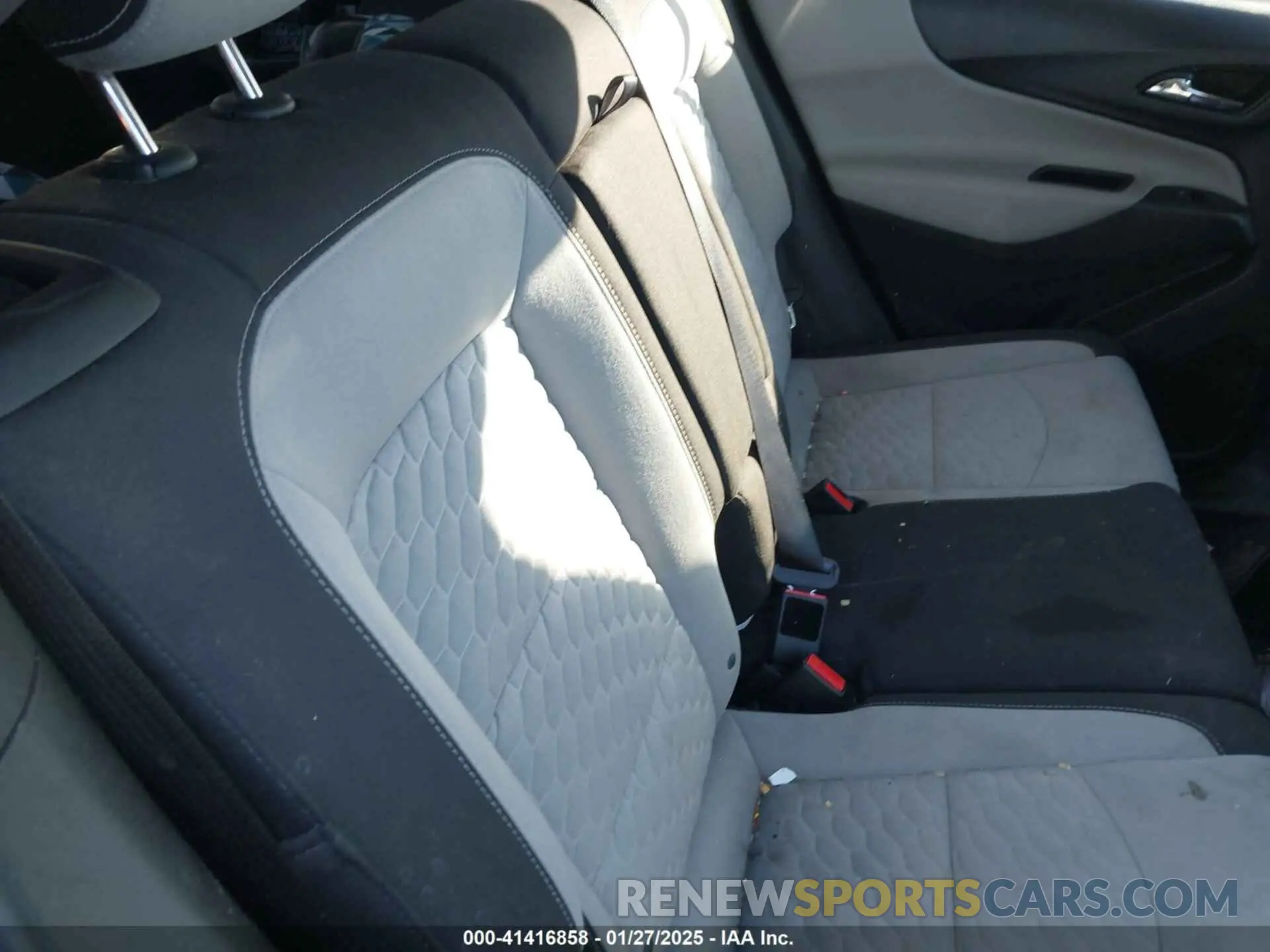 8 fotografías del automóvil dañado 2GNAXHEV3K6252166 CHEVROLET EQUINOX 2019