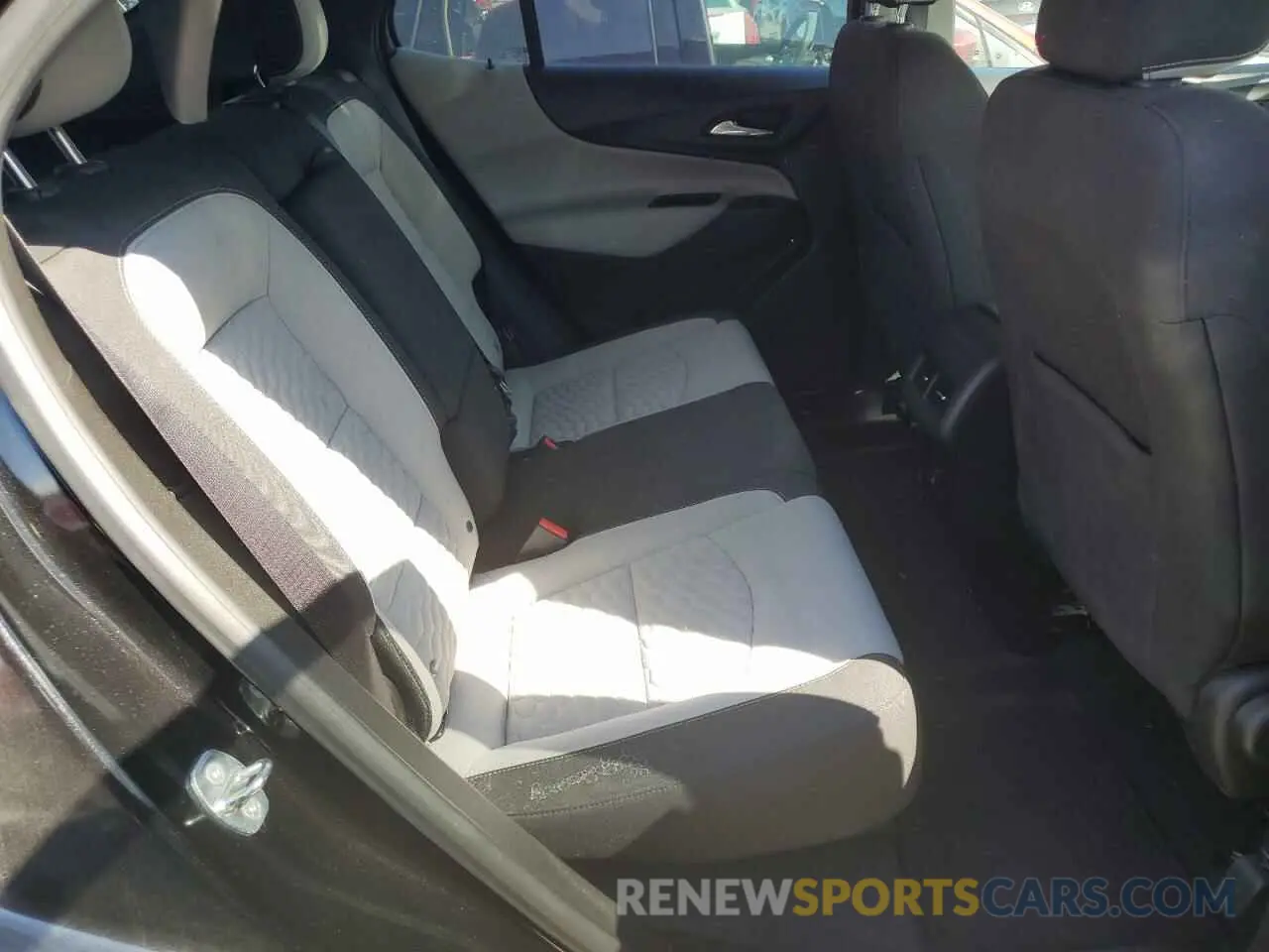 10 fotografías del automóvil dañado 2GNAXHEV3K6267265 CHEVROLET EQUINOX 2019