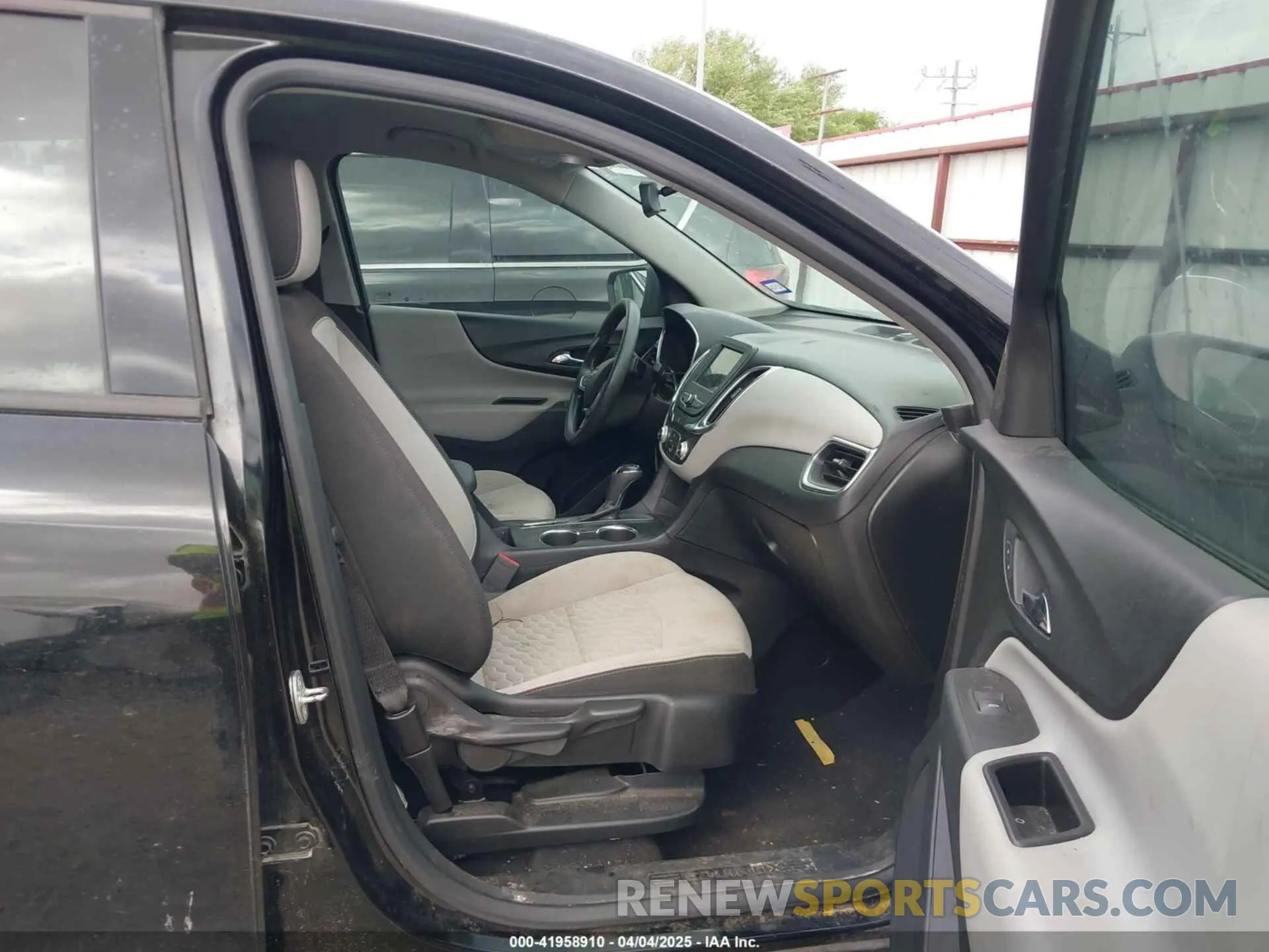 5 fotografías del automóvil dañado 2GNAXHEV3K6294711 CHEVROLET EQUINOX 2019