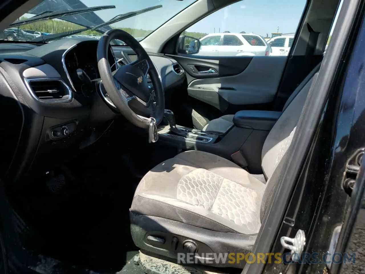 7 fotografías del automóvil dañado 2GNAXHEV4K6255075 CHEVROLET EQUINOX 2019