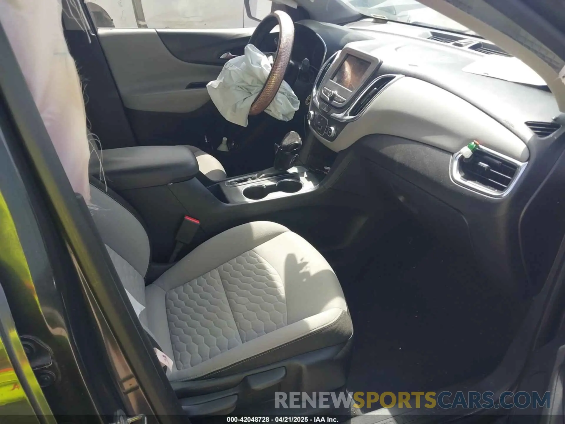 5 fotografías del automóvil dañado 2GNAXHEV5K6150464 CHEVROLET EQUINOX 2019
