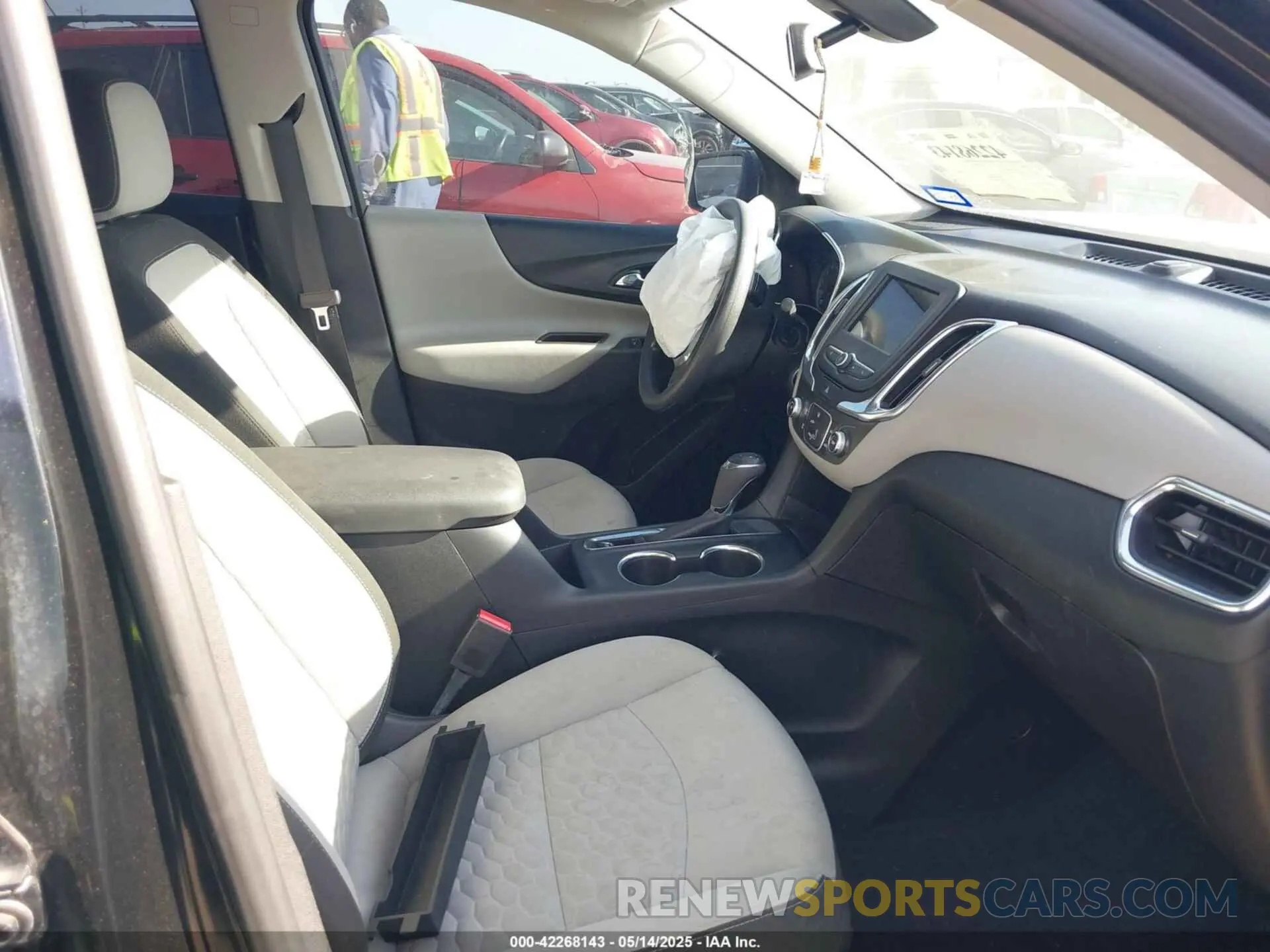 5 fotografías del automóvil dañado 2GNAXHEV5K6304655 CHEVROLET EQUINOX 2019