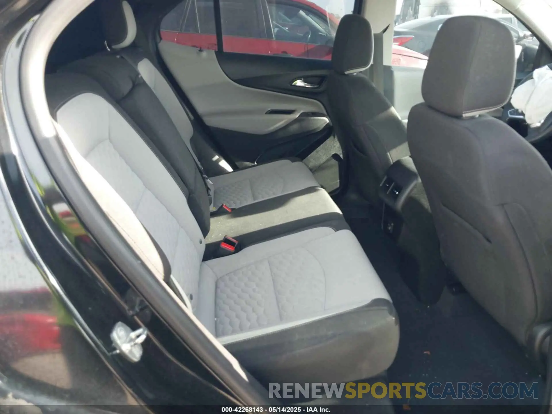 8 fotografías del automóvil dañado 2GNAXHEV5K6304655 CHEVROLET EQUINOX 2019