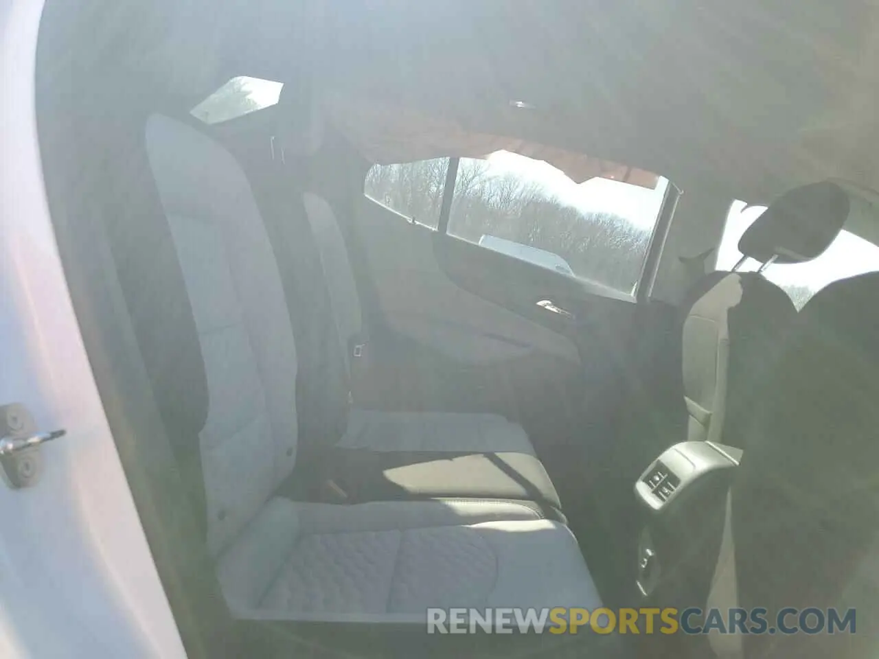 12 fotografías del automóvil dañado 2GNAXHEV6K6152806 CHEVROLET EQUINOX 2019