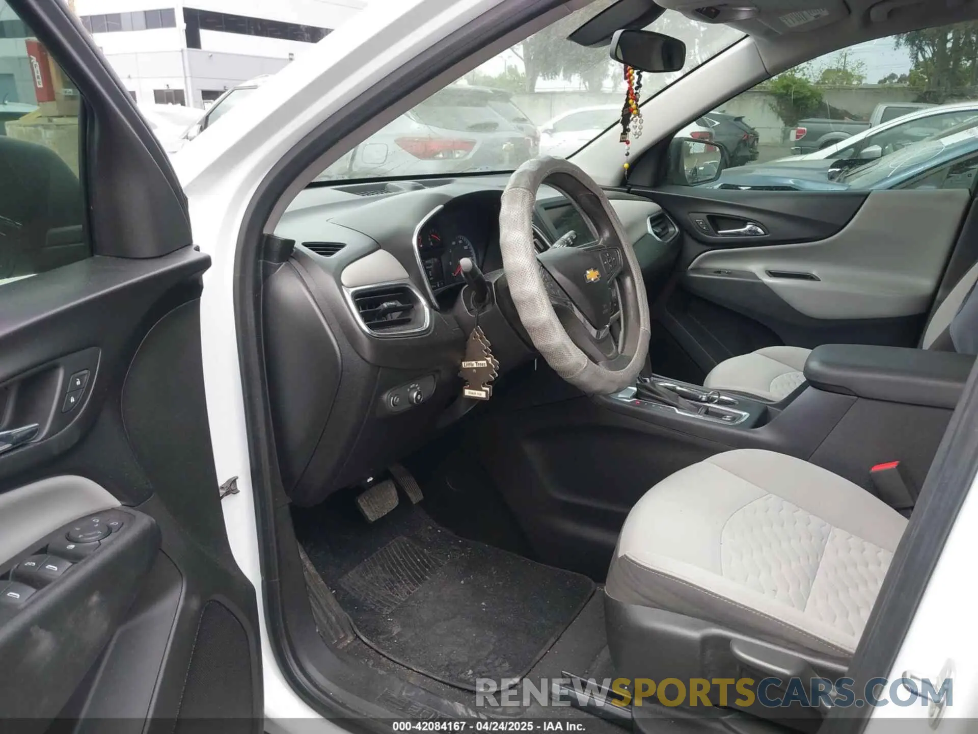 18 fotografías del automóvil dañado 2GNAXHEV8K6108399 CHEVROLET EQUINOX 2019