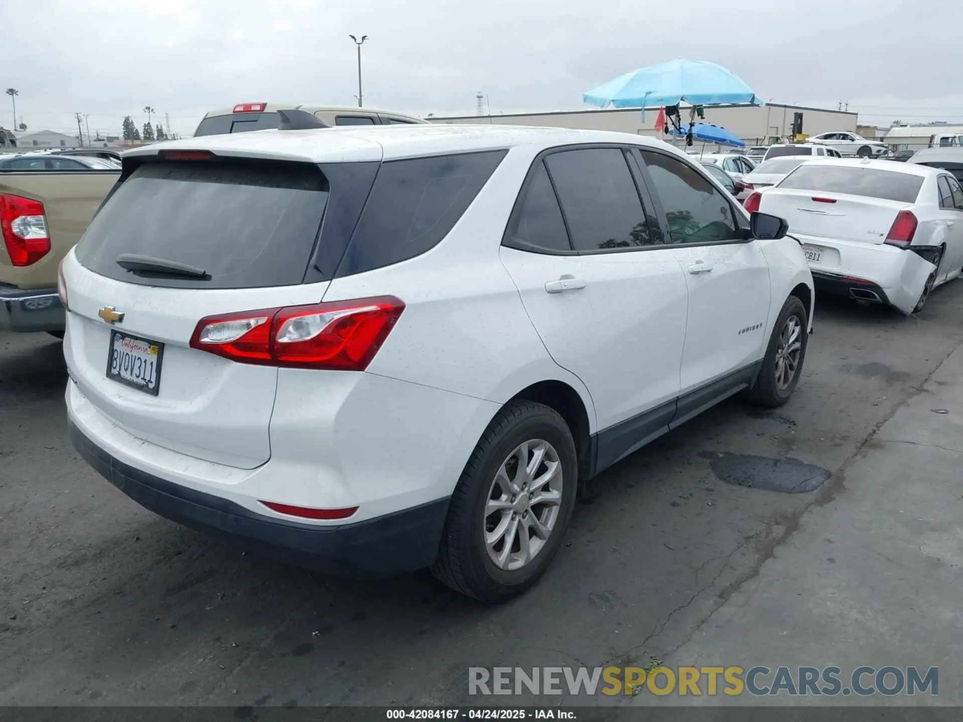 4 fotografías del automóvil dañado 2GNAXHEV8K6108399 CHEVROLET EQUINOX 2019