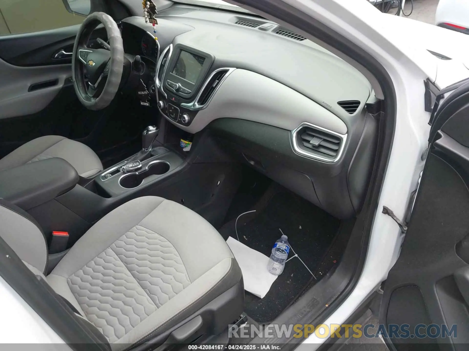5 fotografías del automóvil dañado 2GNAXHEV8K6108399 CHEVROLET EQUINOX 2019