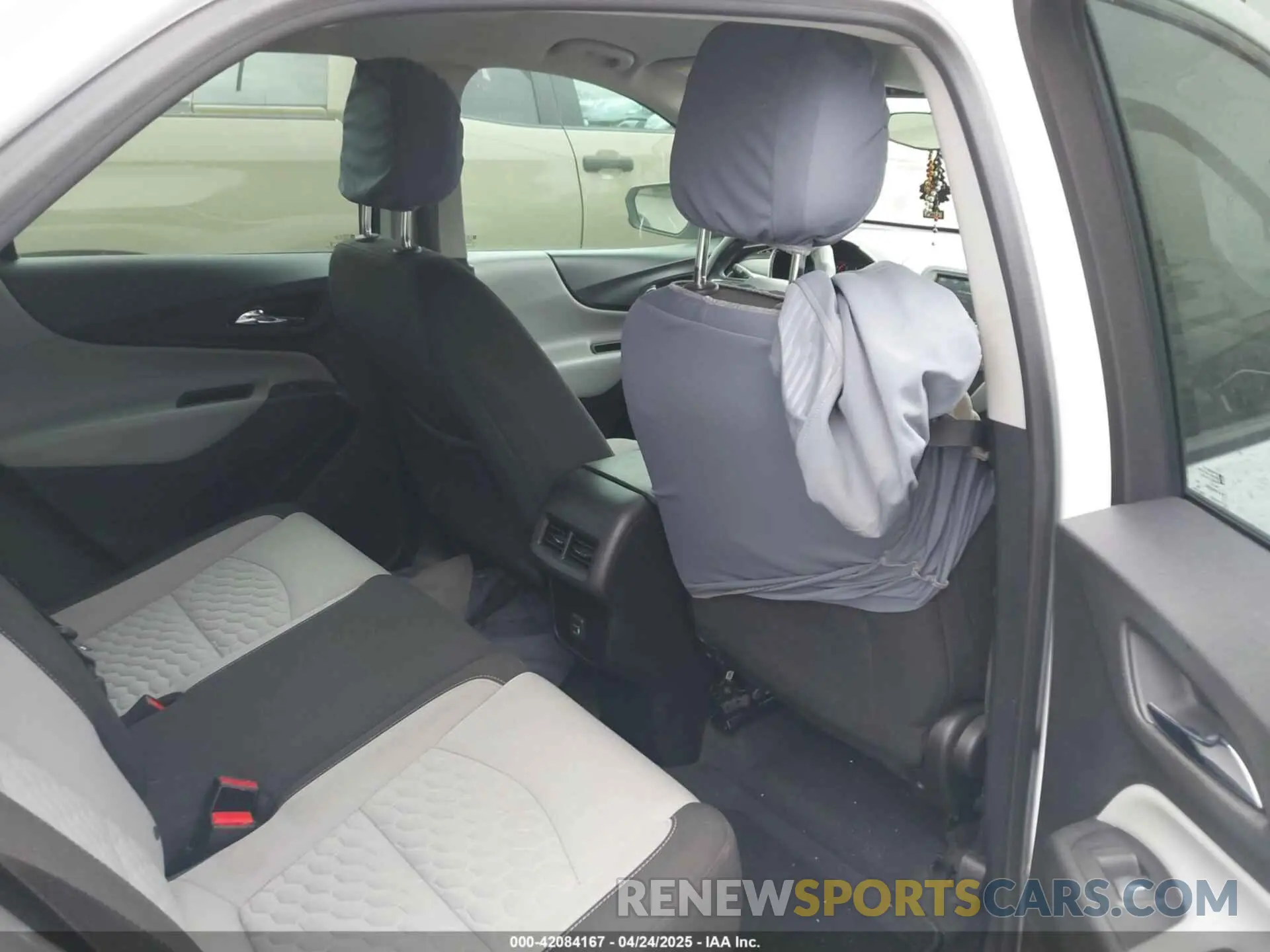 8 fotografías del automóvil dañado 2GNAXHEV8K6108399 CHEVROLET EQUINOX 2019