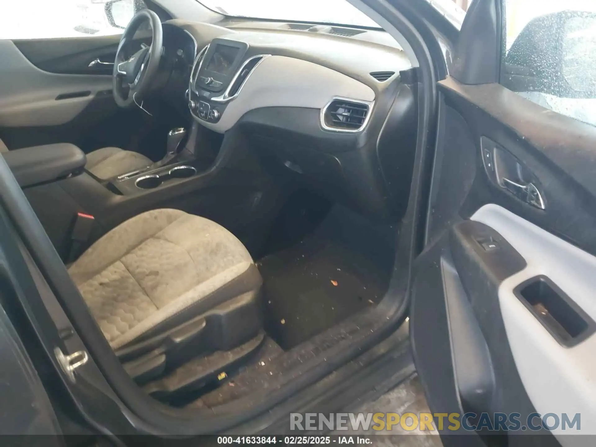5 fotografías del automóvil dañado 2GNAXHEV8K6118463 CHEVROLET EQUINOX 2019