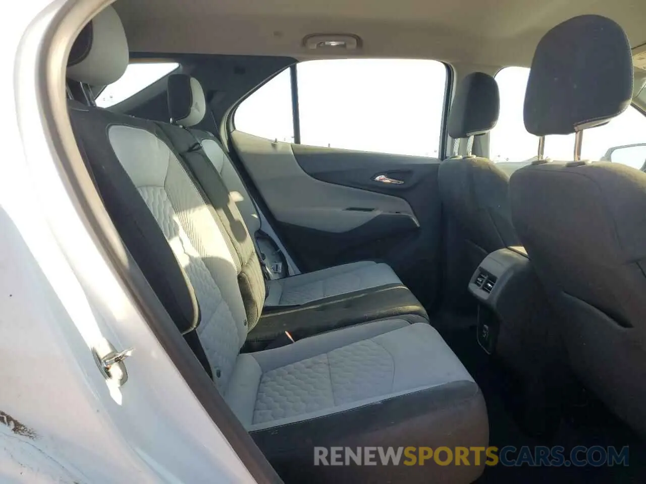 11 fotografías del automóvil dañado 2GNAXHEV8K6227957 CHEVROLET EQUINOX 2019