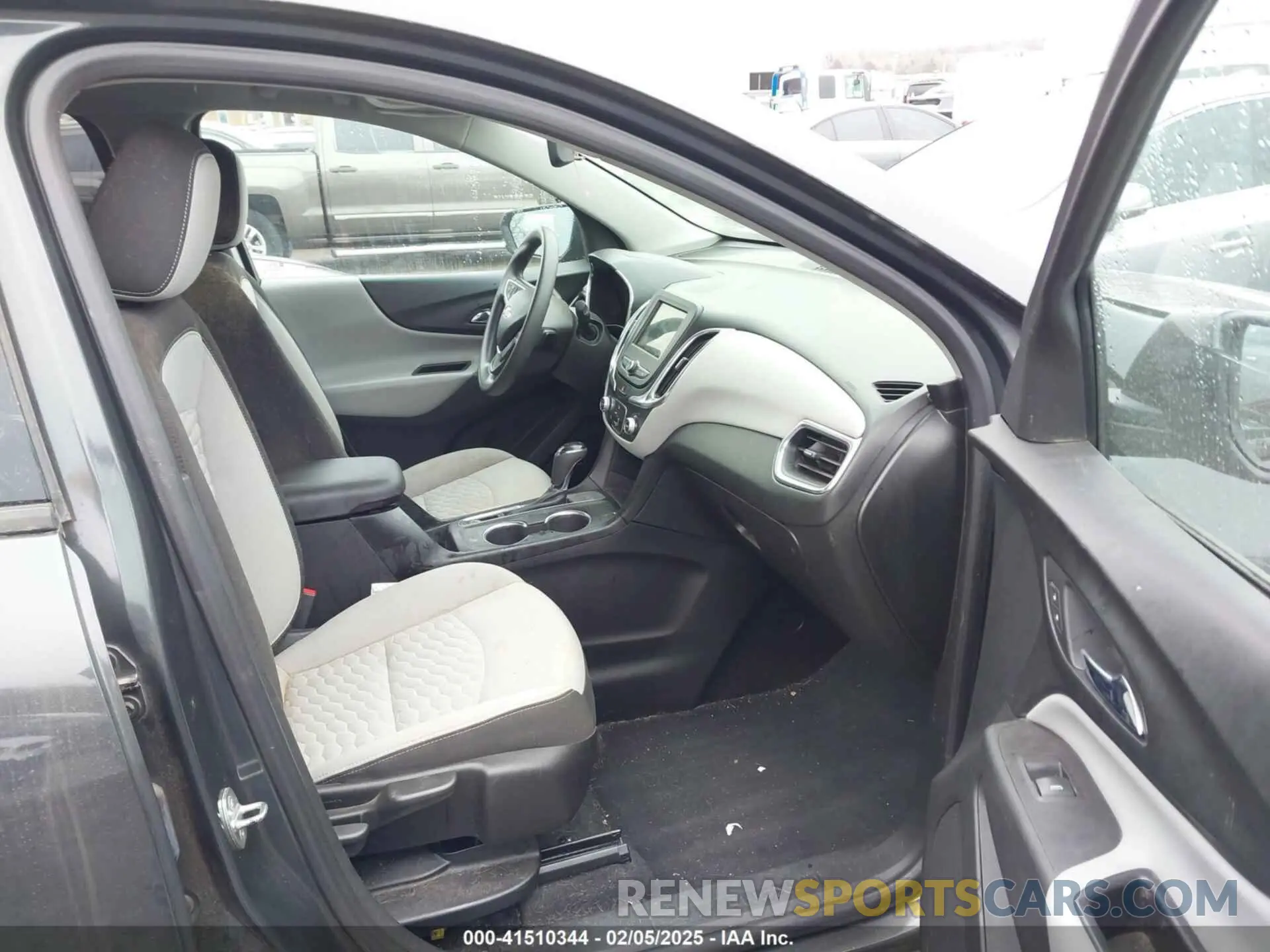 5 fotografías del automóvil dañado 2GNAXHEV9K6285429 CHEVROLET EQUINOX 2019