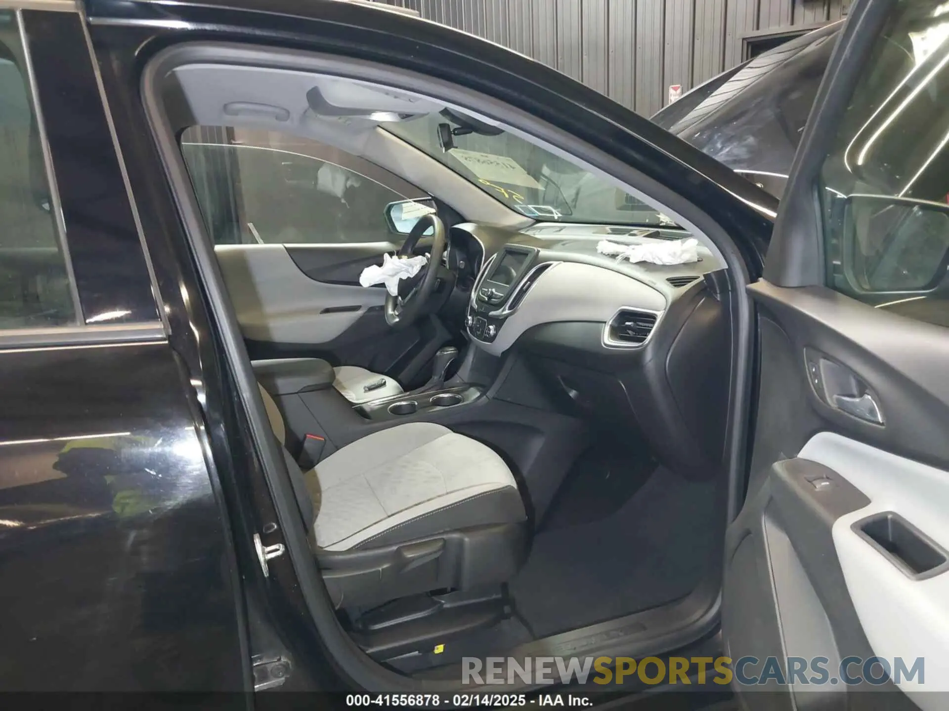 5 fotografías del automóvil dañado 2GNAXHEVXK6267070 CHEVROLET EQUINOX 2019