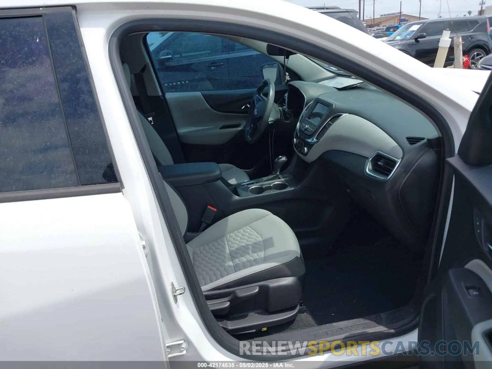 5 fotografías del automóvil dañado 2GNAXHEVXK6290509 CHEVROLET EQUINOX 2019