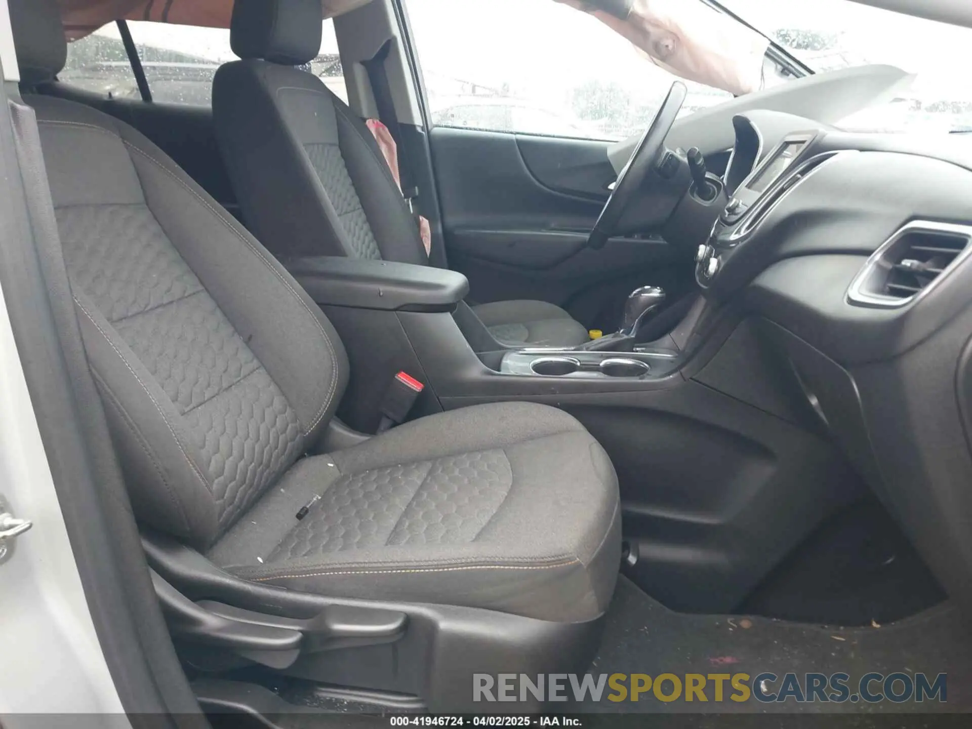 5 fotografías del automóvil dañado 2GNAXJEV0K6224557 CHEVROLET EQUINOX 2019