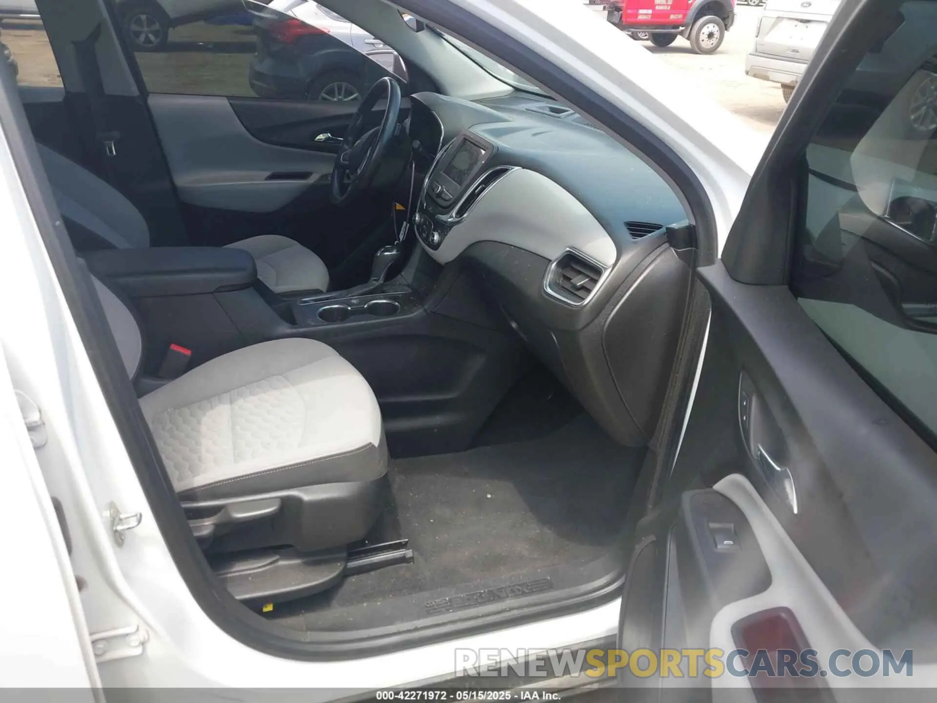 5 fotografías del automóvil dañado 2GNAXJEV0K6243934 CHEVROLET EQUINOX 2019