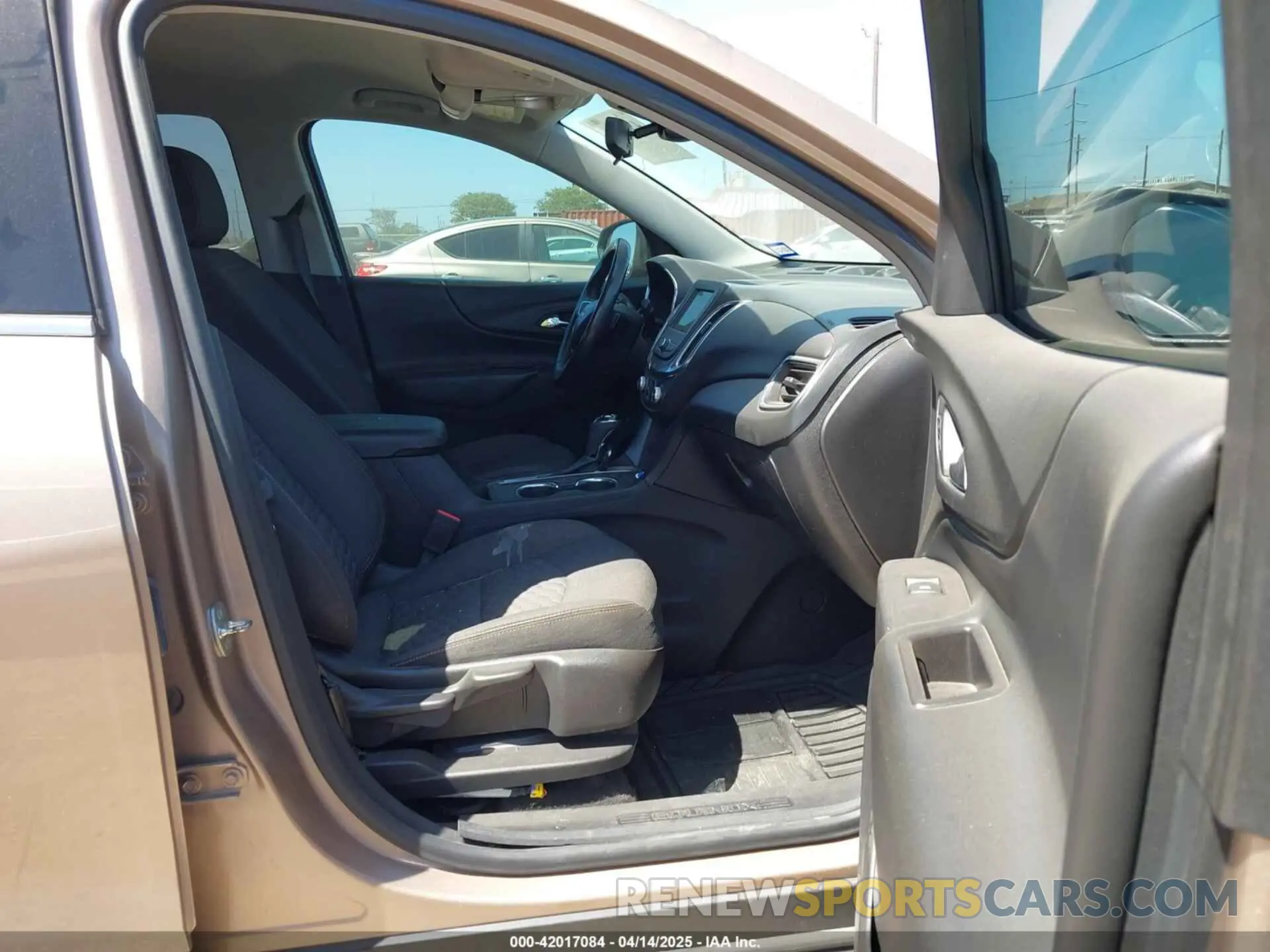 5 fotografías del automóvil dañado 2GNAXJEV2K6239416 CHEVROLET EQUINOX 2019