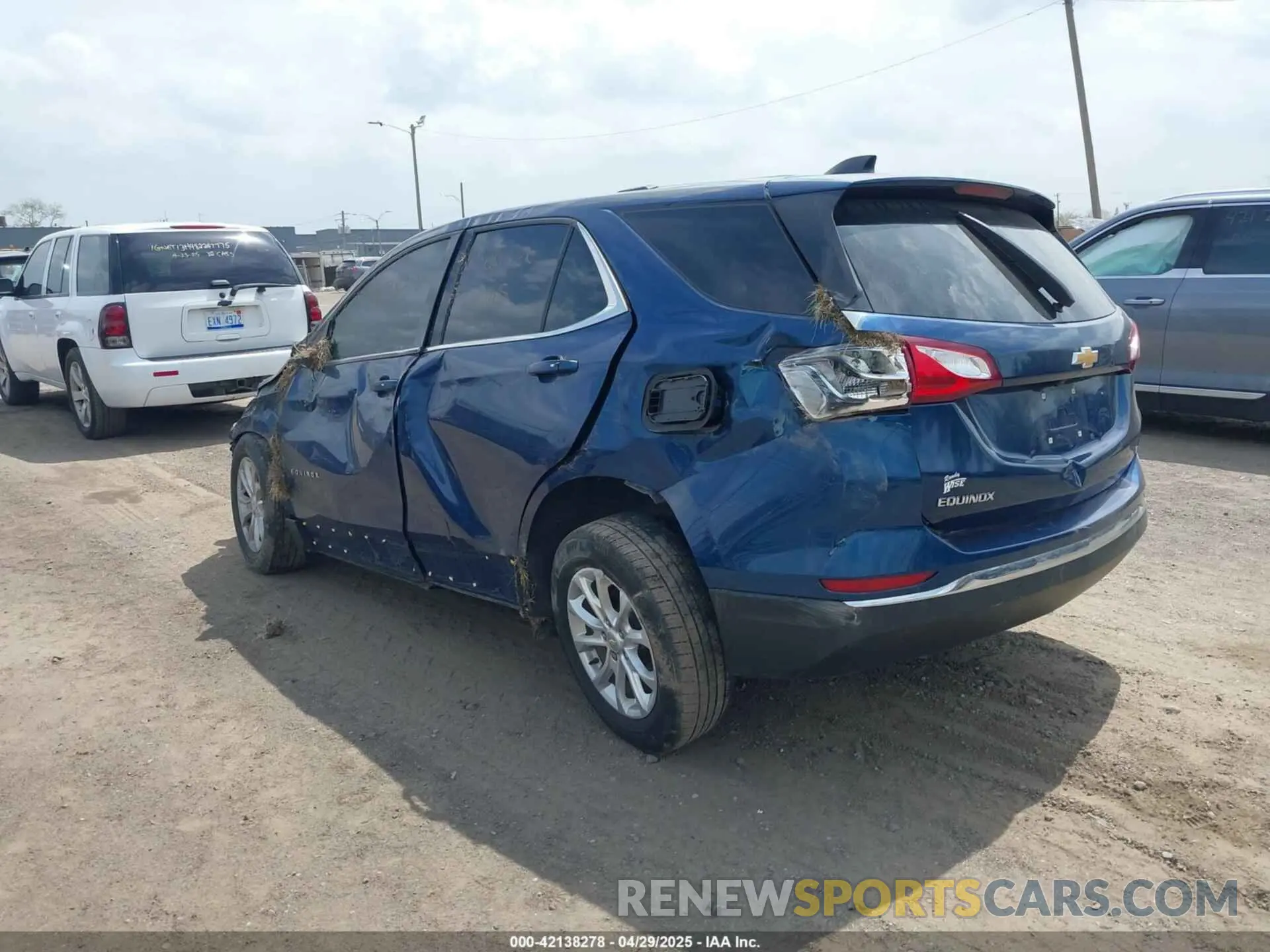 3 fotografías del automóvil dañado 2GNAXJEVXK6301807 CHEVROLET EQUINOX 2019