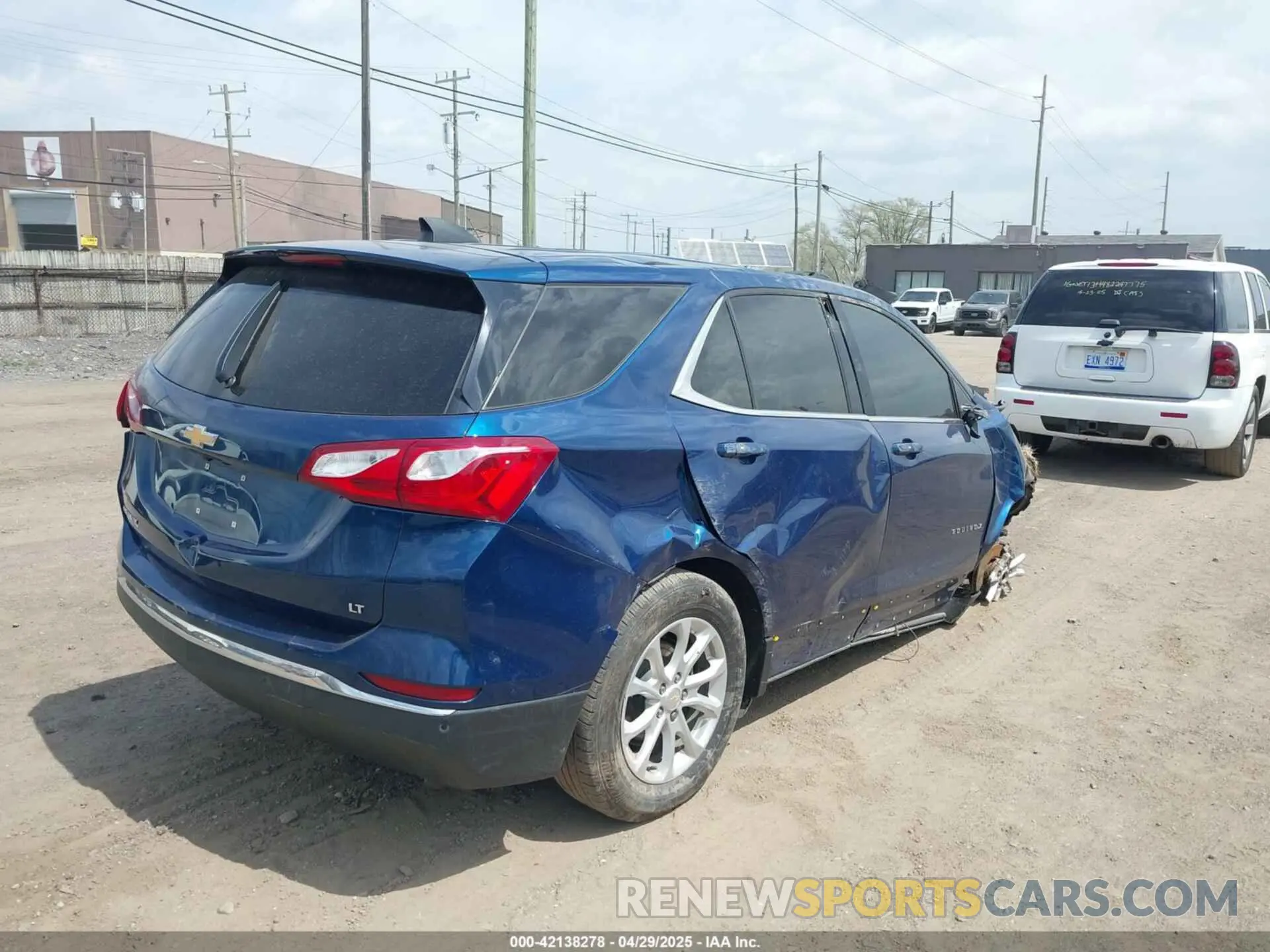 4 fotografías del automóvil dañado 2GNAXJEVXK6301807 CHEVROLET EQUINOX 2019